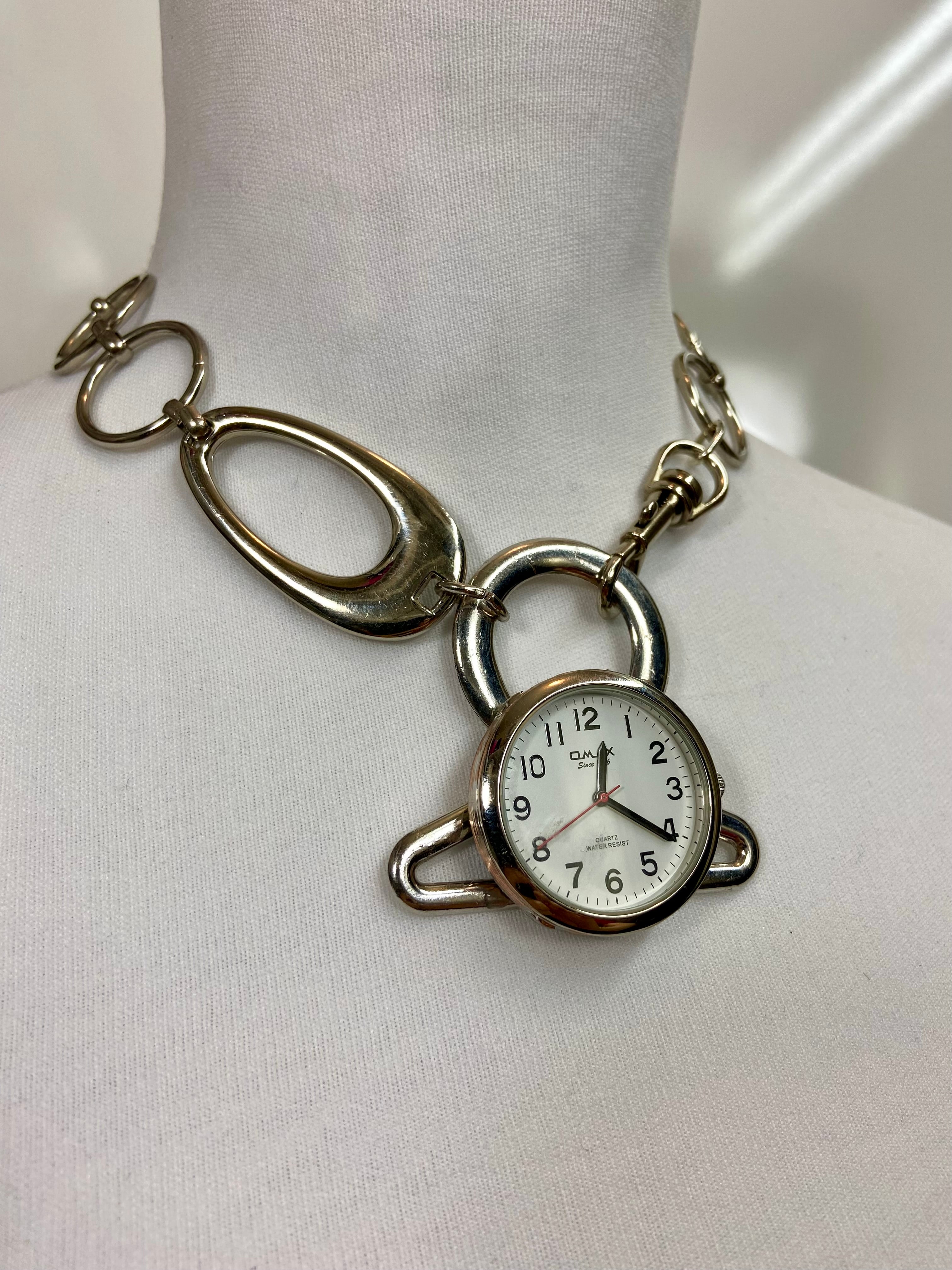 Round watch choker