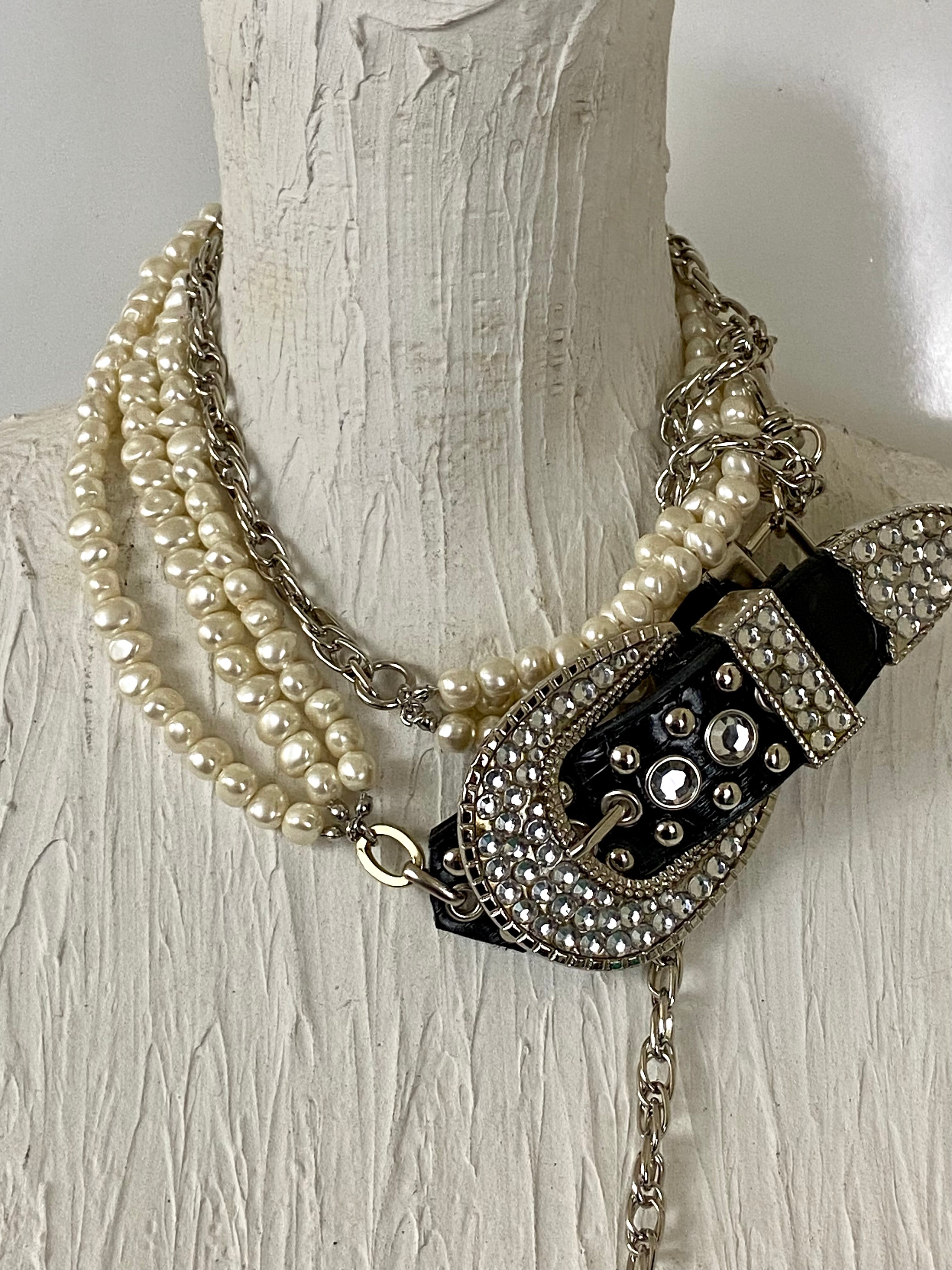 Buckle & beads belt