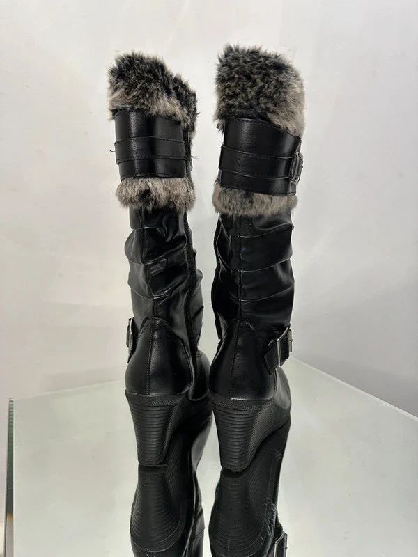 2000s Buckle Faux Leather & Fur Trim Wedge Boots (US 6)