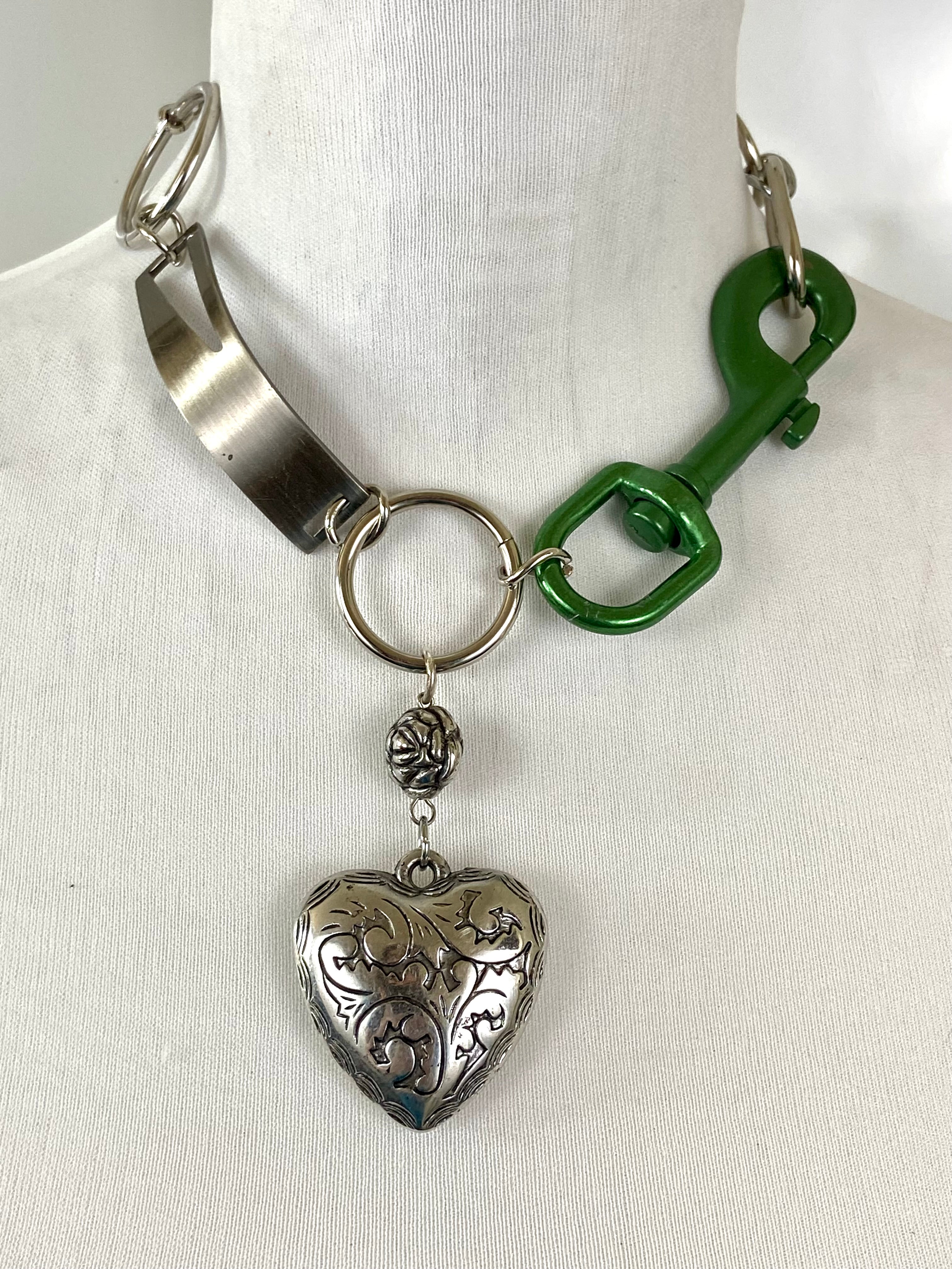 My messy heart 💜 choker