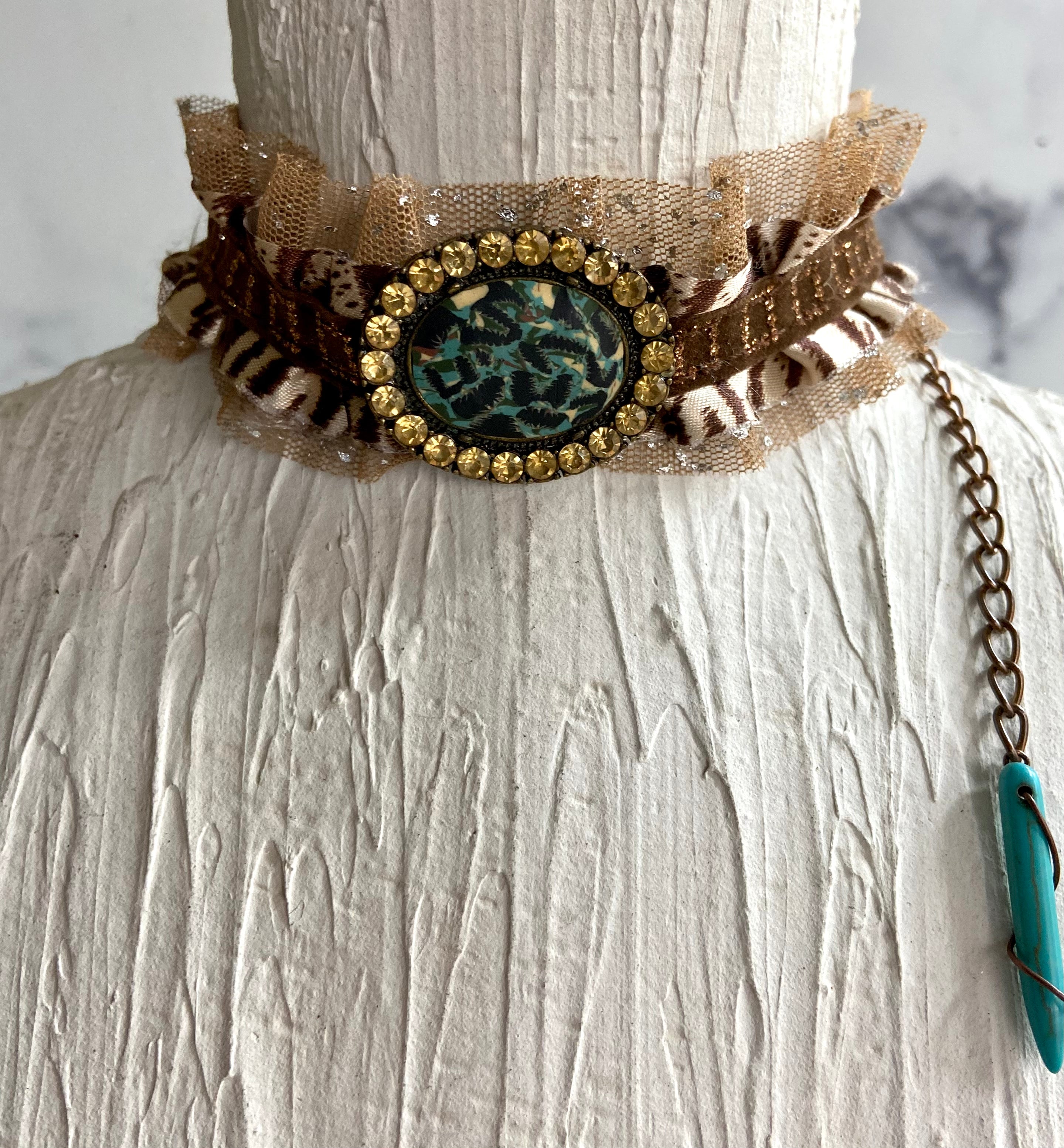 Fabric choker