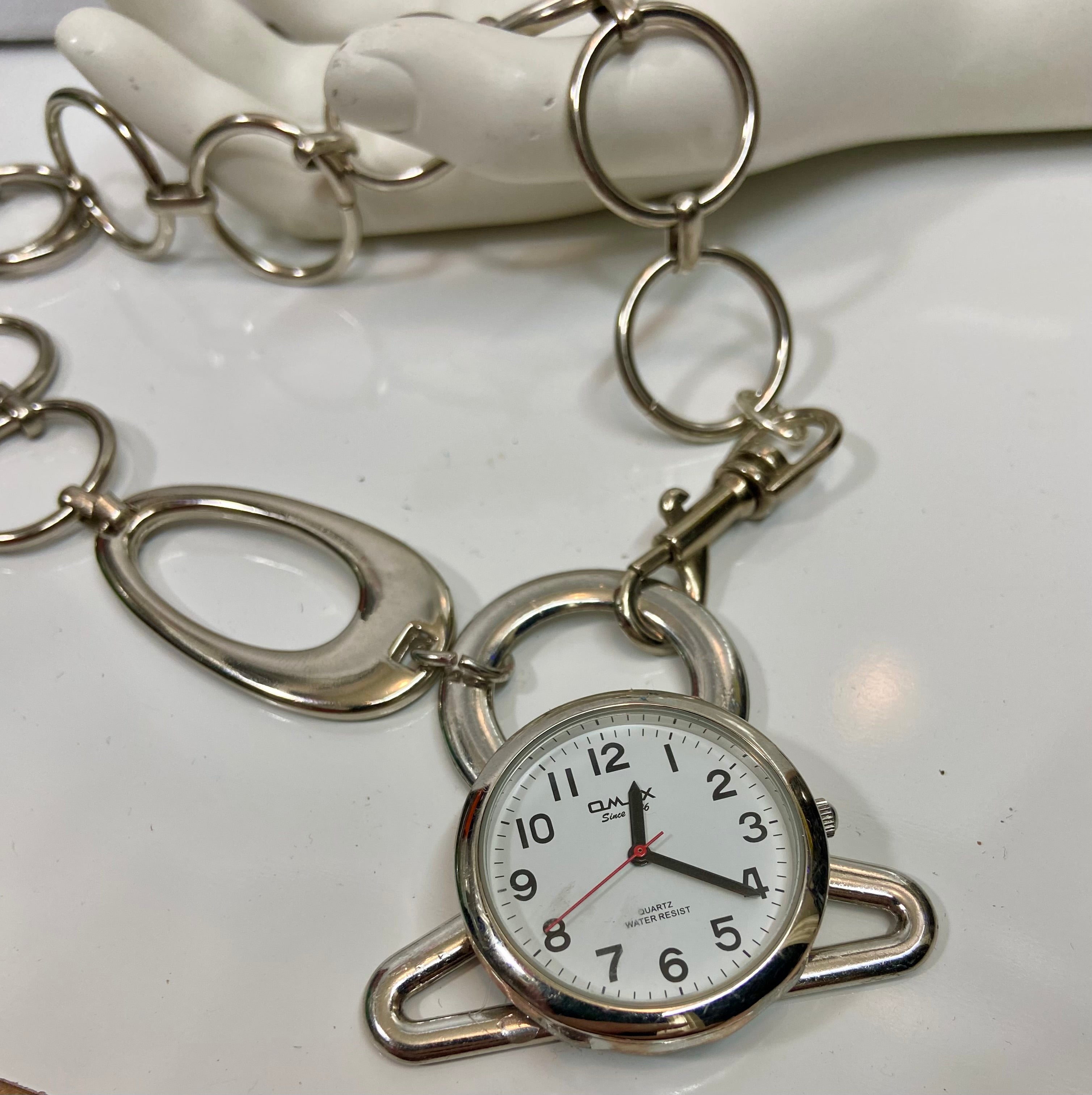 Round watch choker