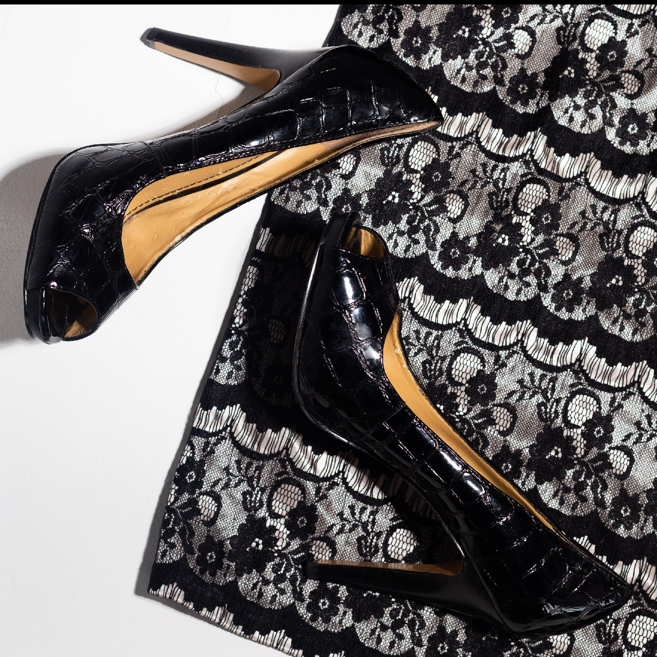 Nine West Croc-Embossed Peep-Toe Heel (7.5)