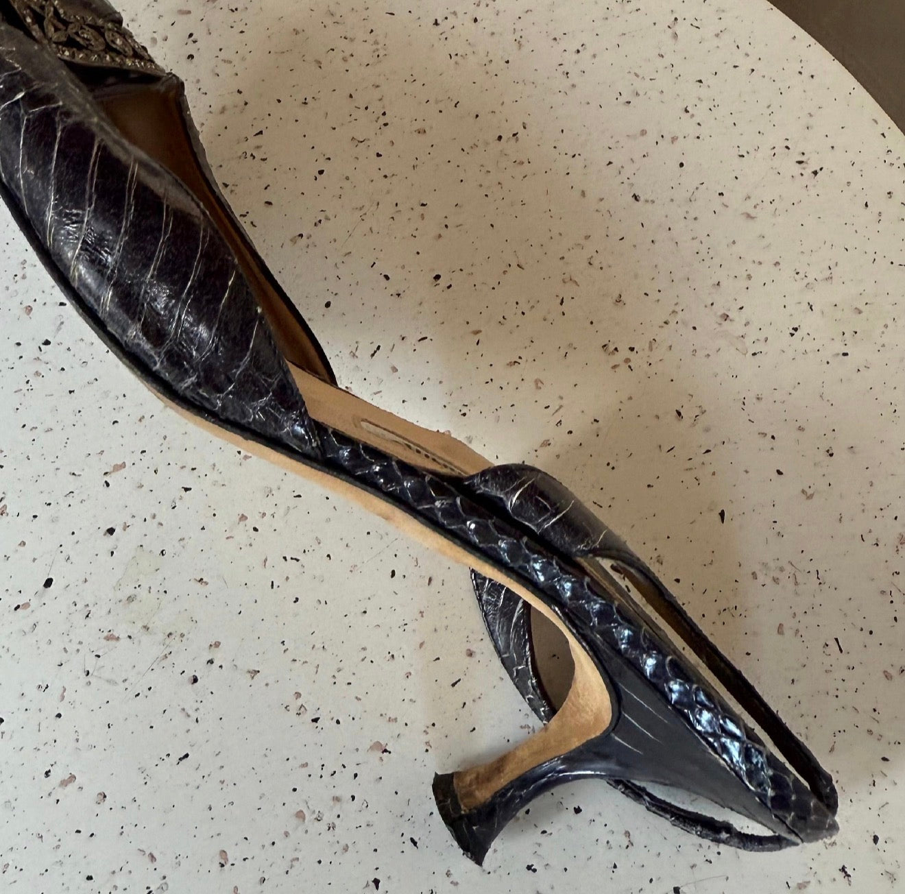 Manolo Blahnik Gunmetal Black Alligator Kitten Heels (10)