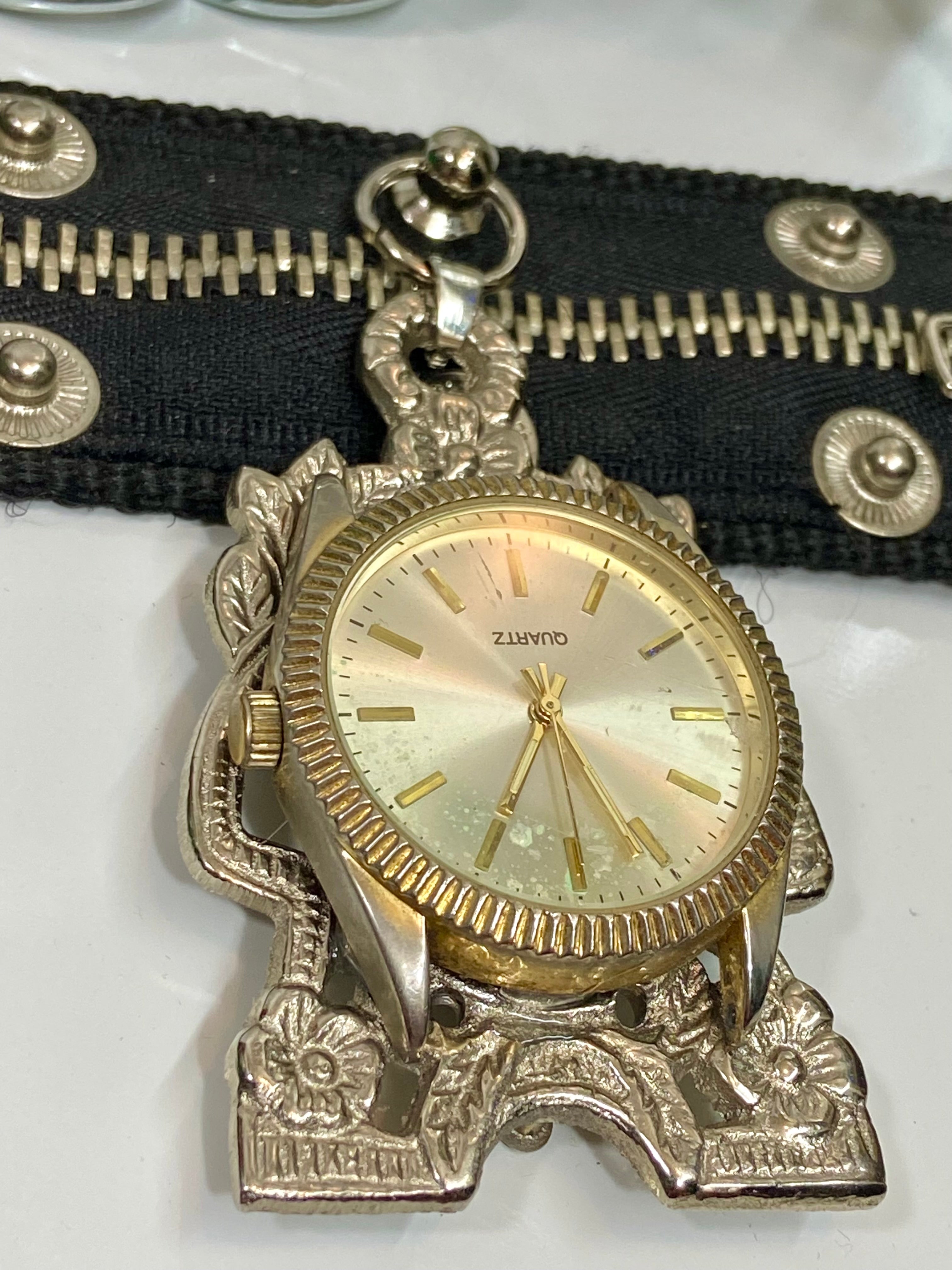Zipper & watch choker
