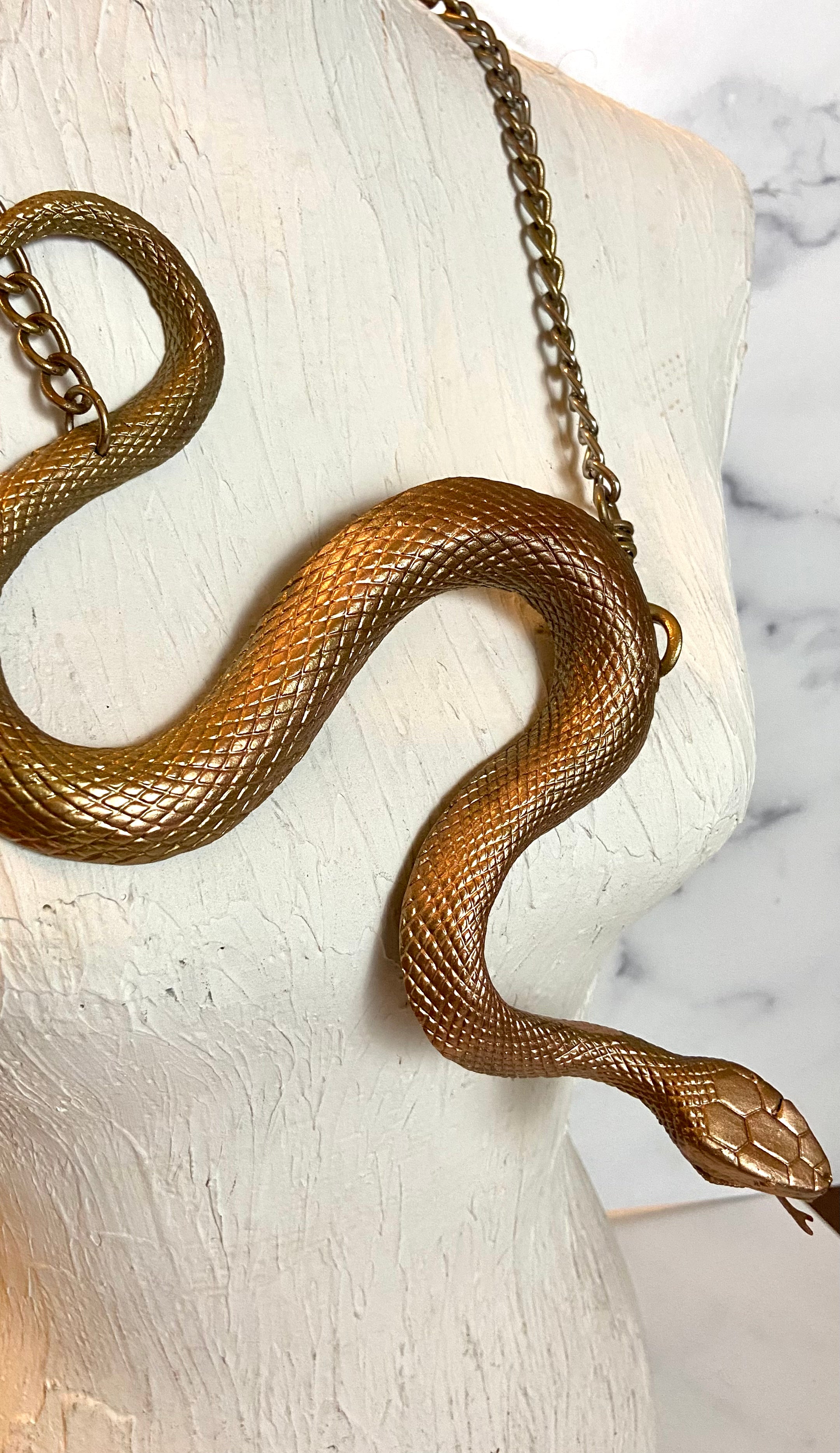 Watch out the snake choker