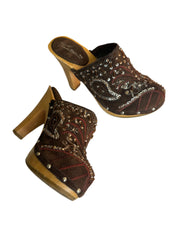 2000s Paisley Beaded Clogs (6)