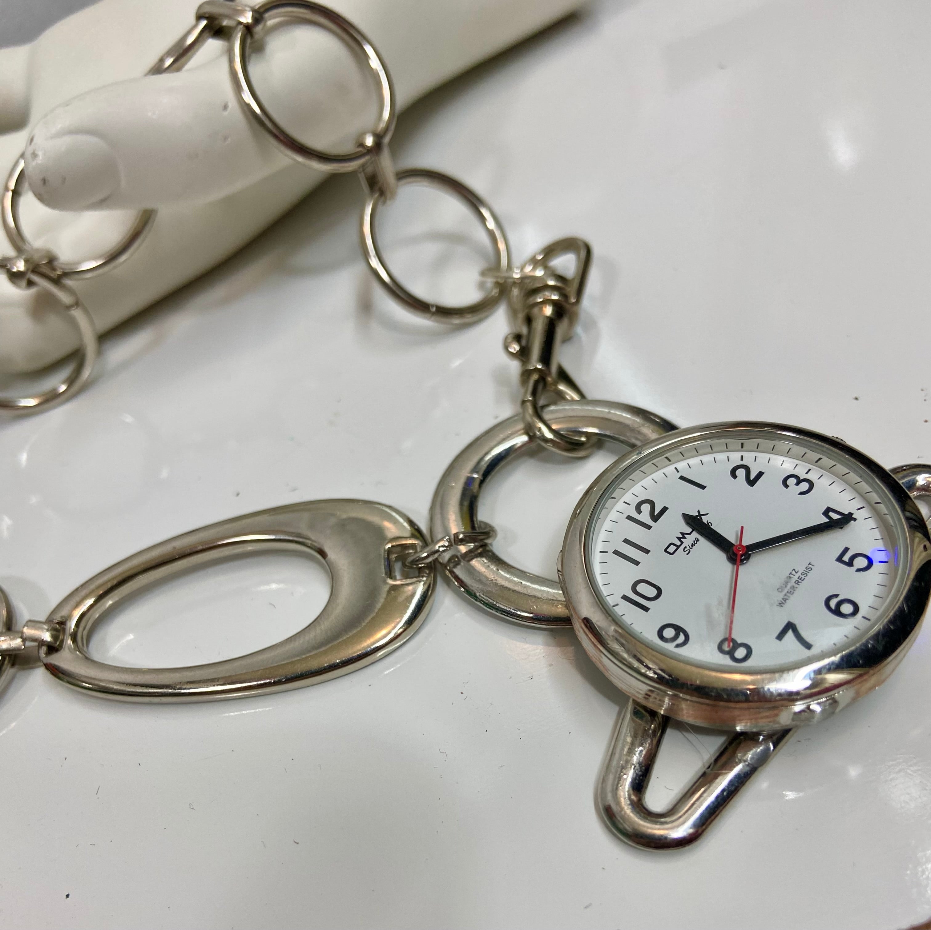 Round watch choker