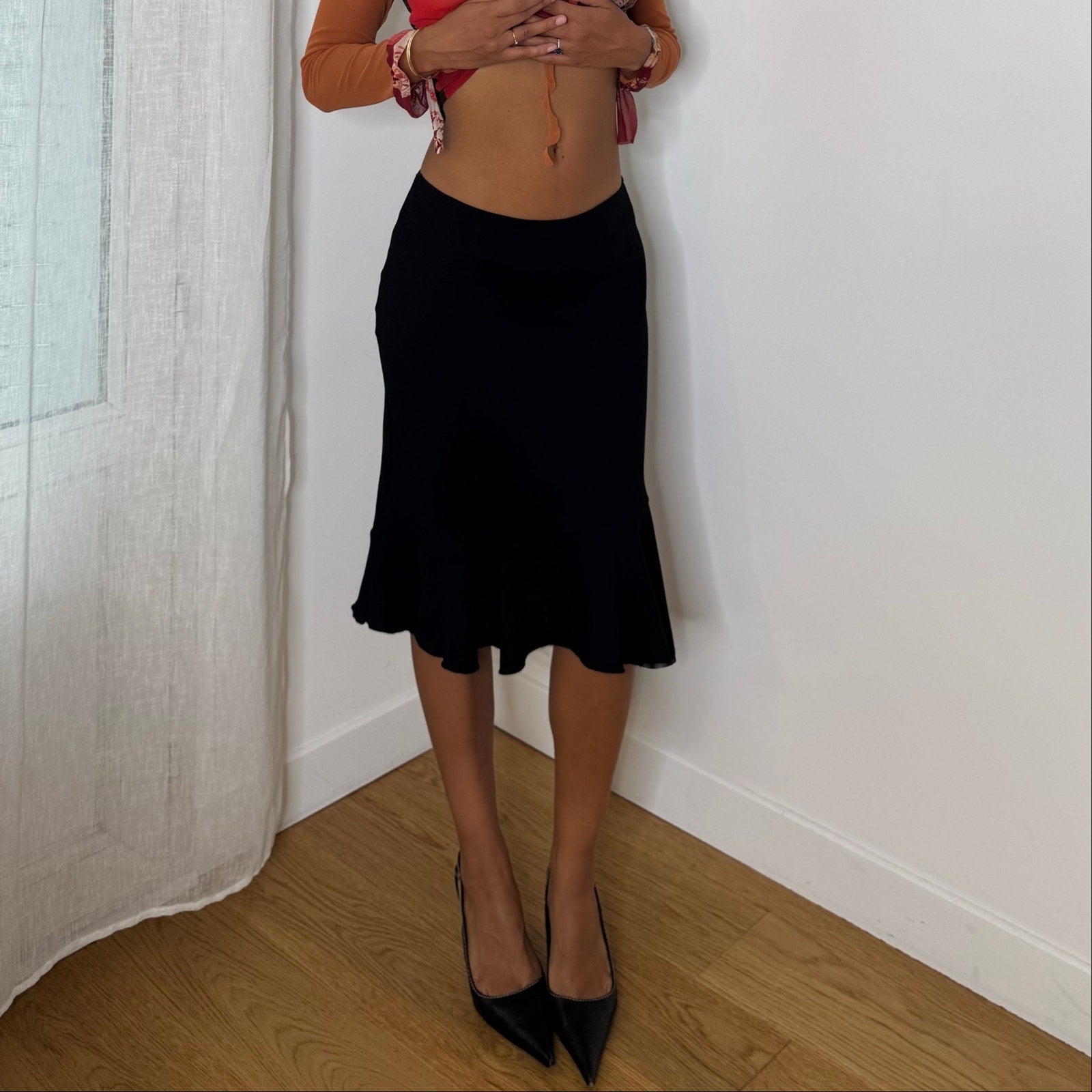 Italian vintage black low-rise midi skirt with ruffle hem