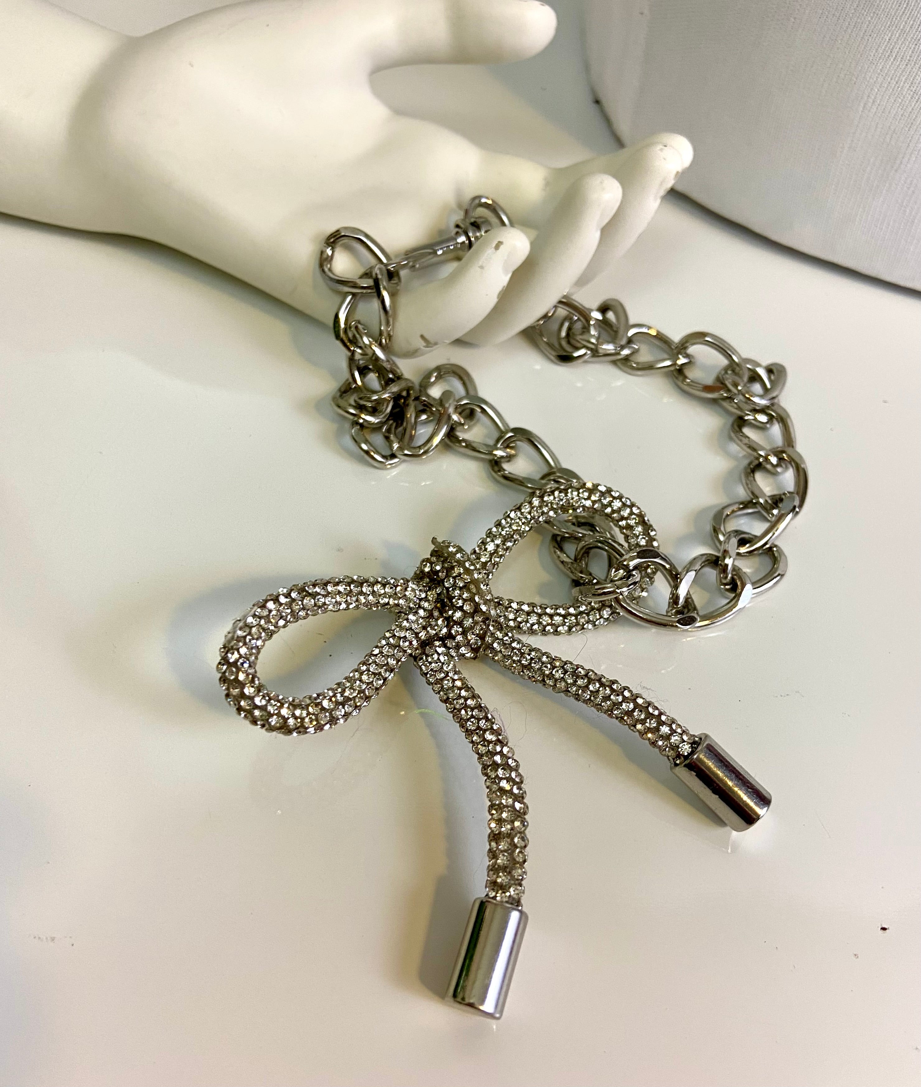 Ribbon choker