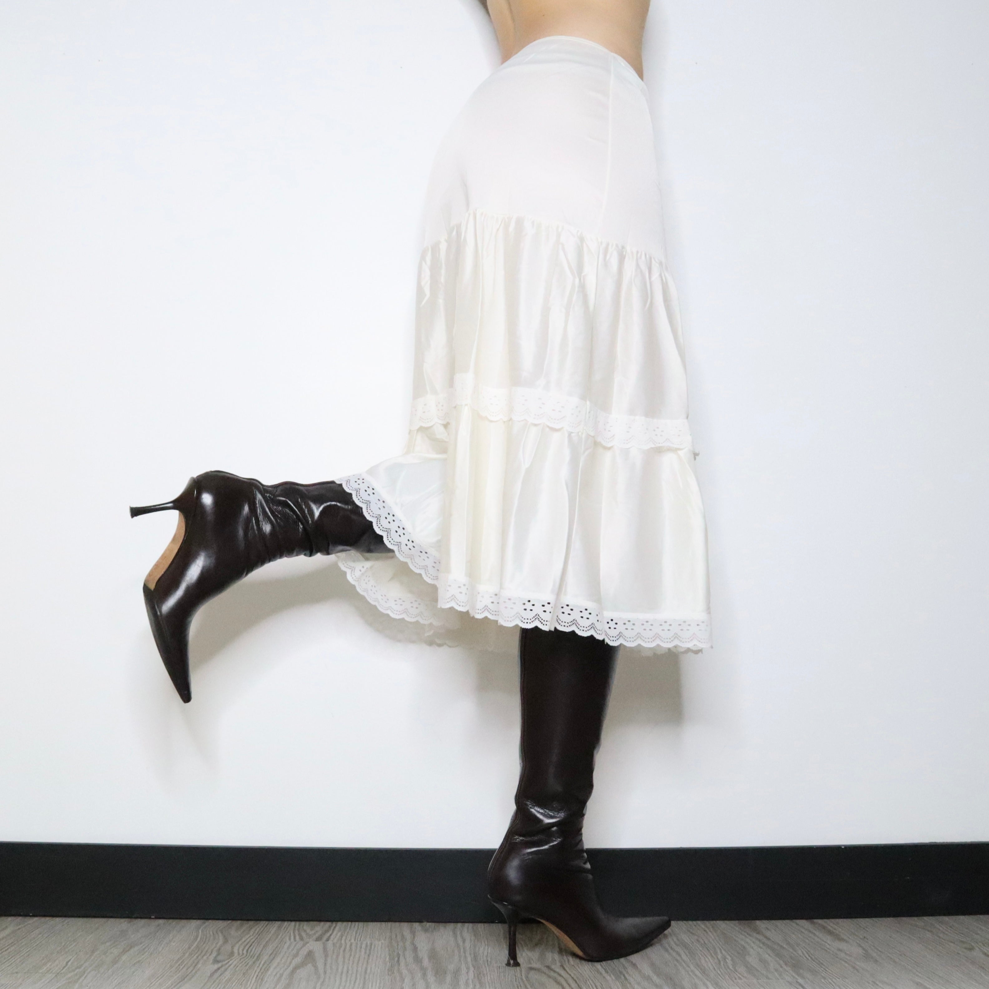 70s Romantic Cream Lace Tiered Slip Skirt (S/M)