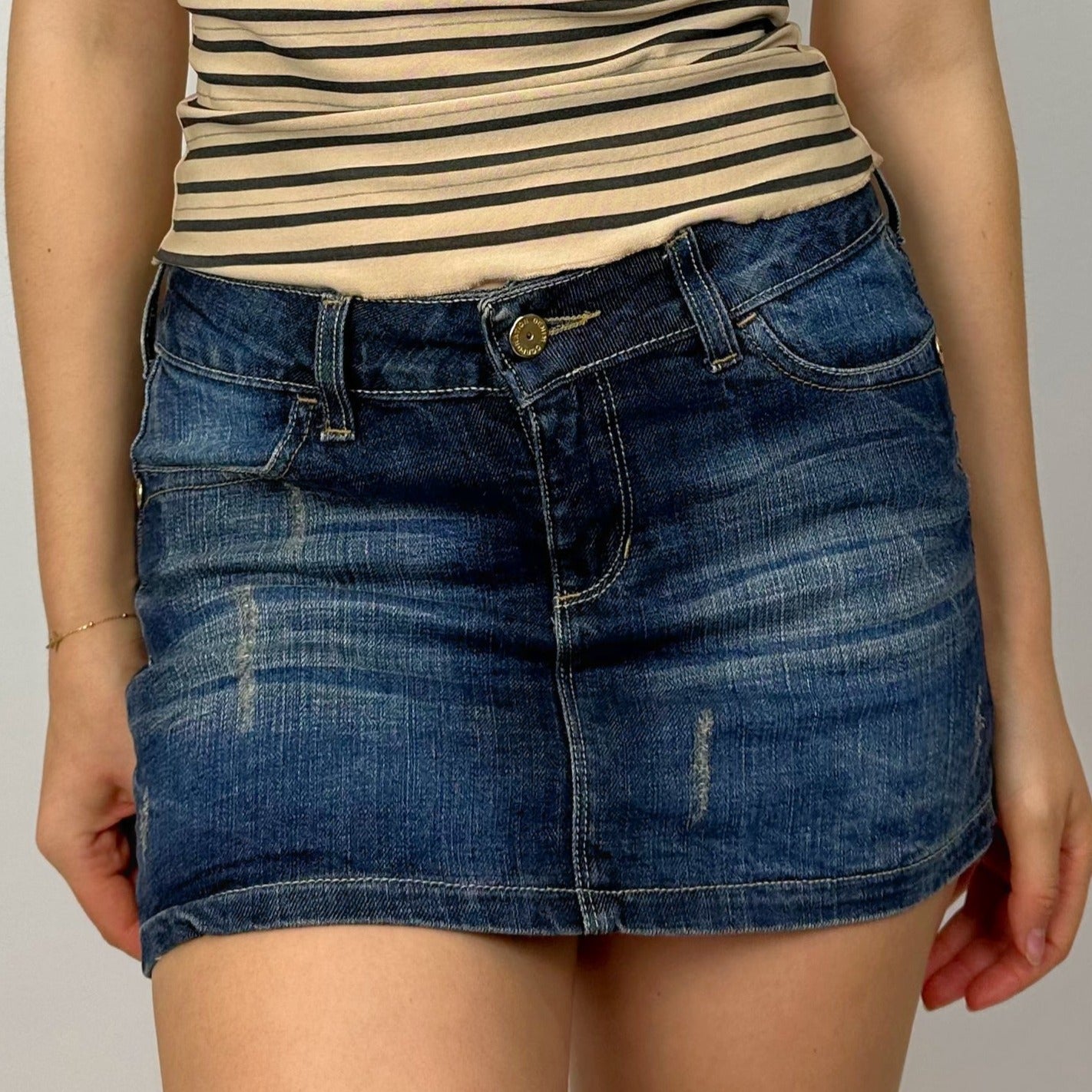 00’s Dark Wash Denim Mini Skirt (xs/s)
