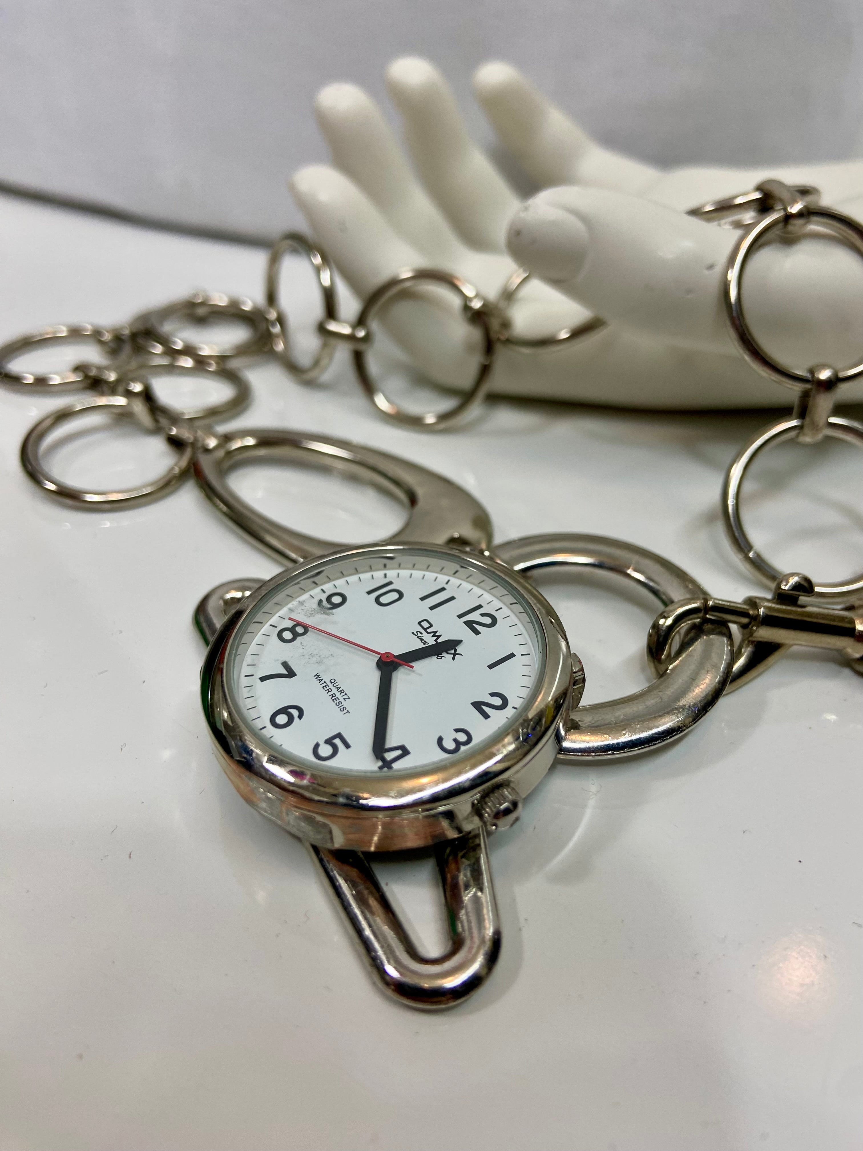 Round watch choker