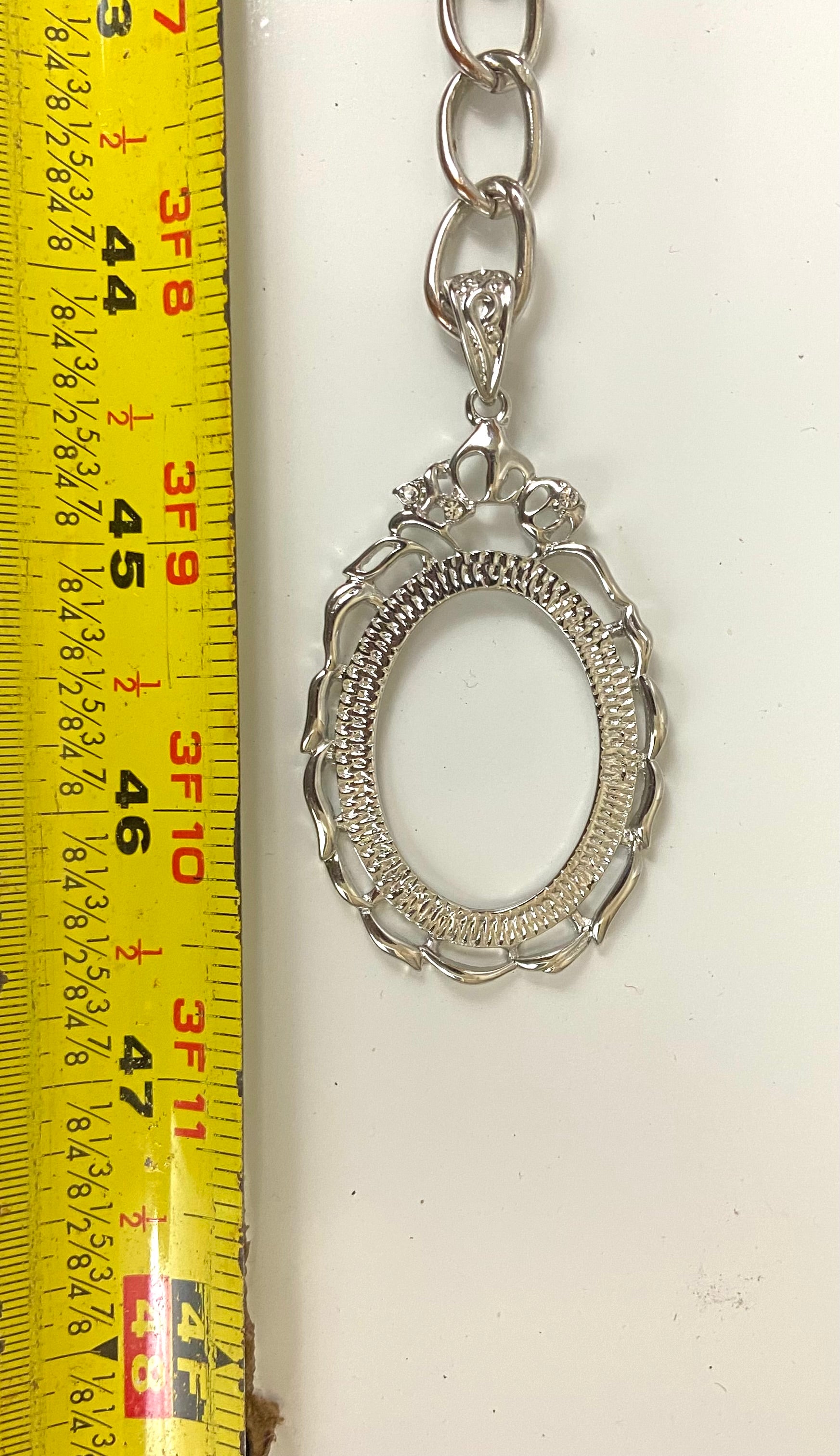 Circles 🔘 and stars ⭐️ layered chain belt