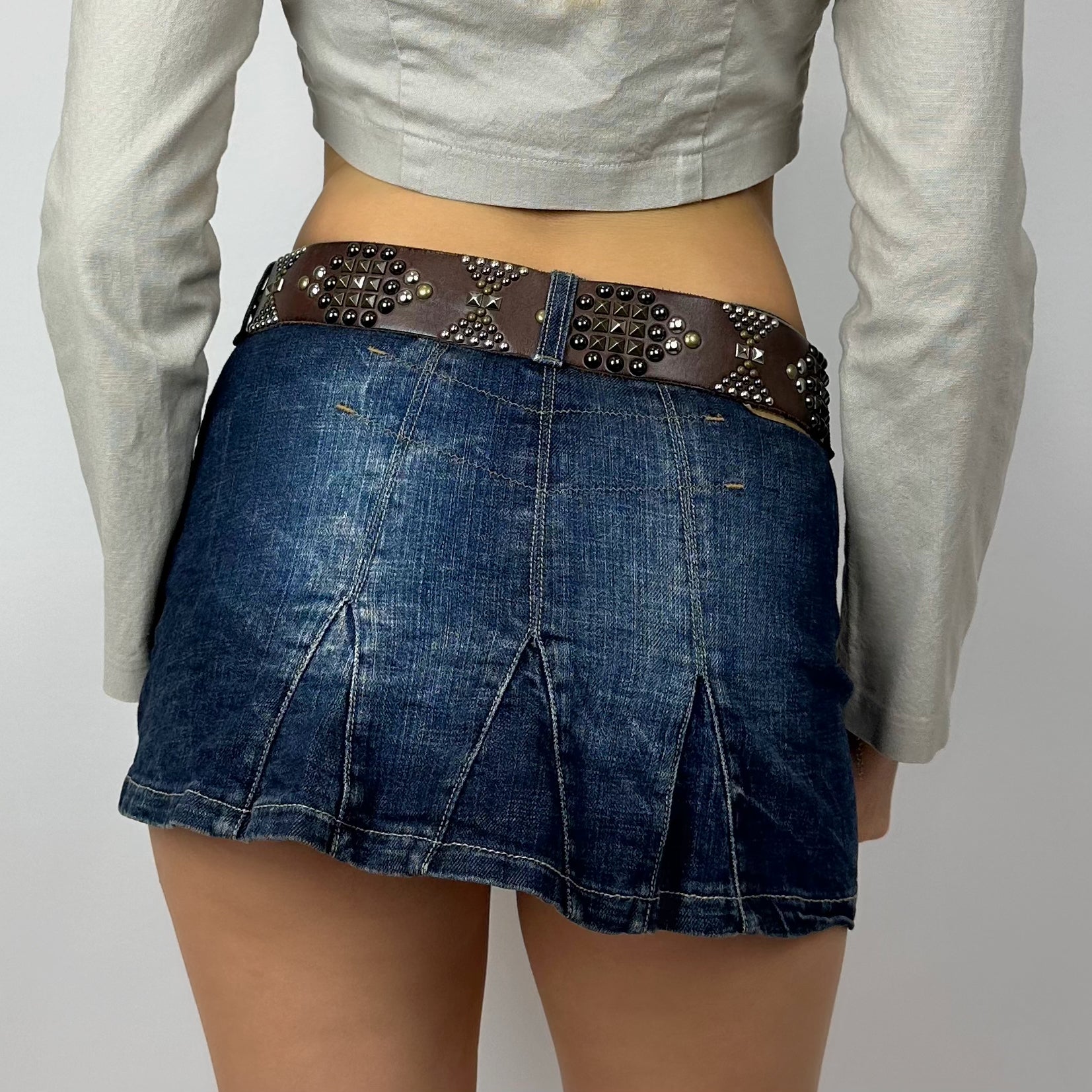 00’s Dark Wash Denim Mini Skirt (xs/s)