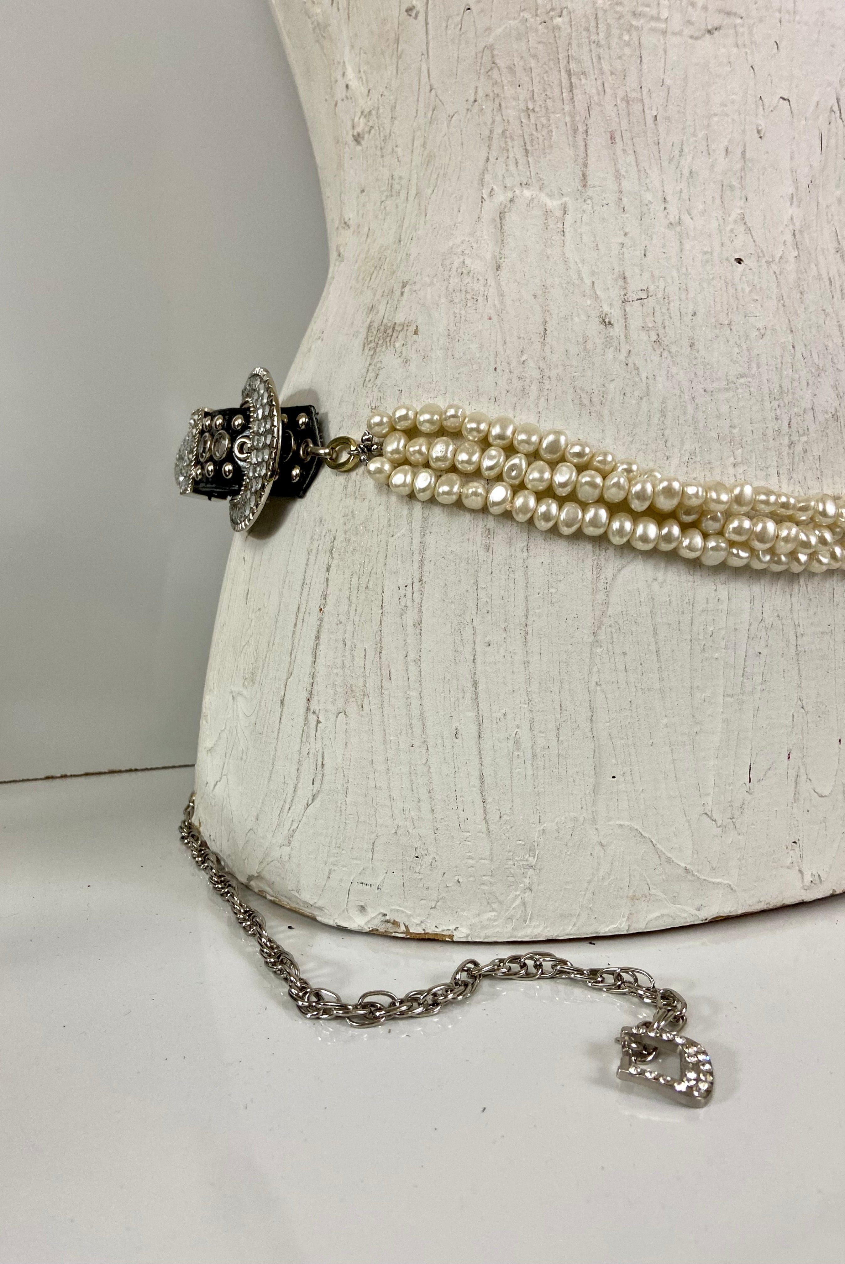Buckle & beads belt