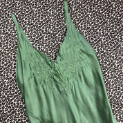 90s Victoria’s Secret Embroidered Silk Slip (M)