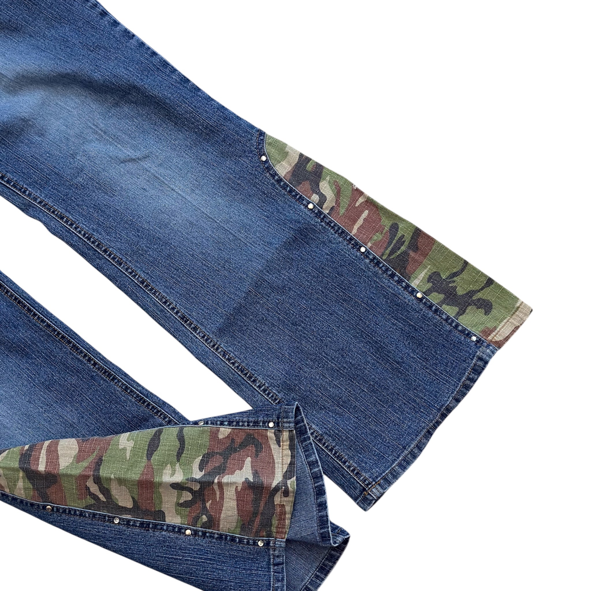 Y2K bongo camo flares (10/12)