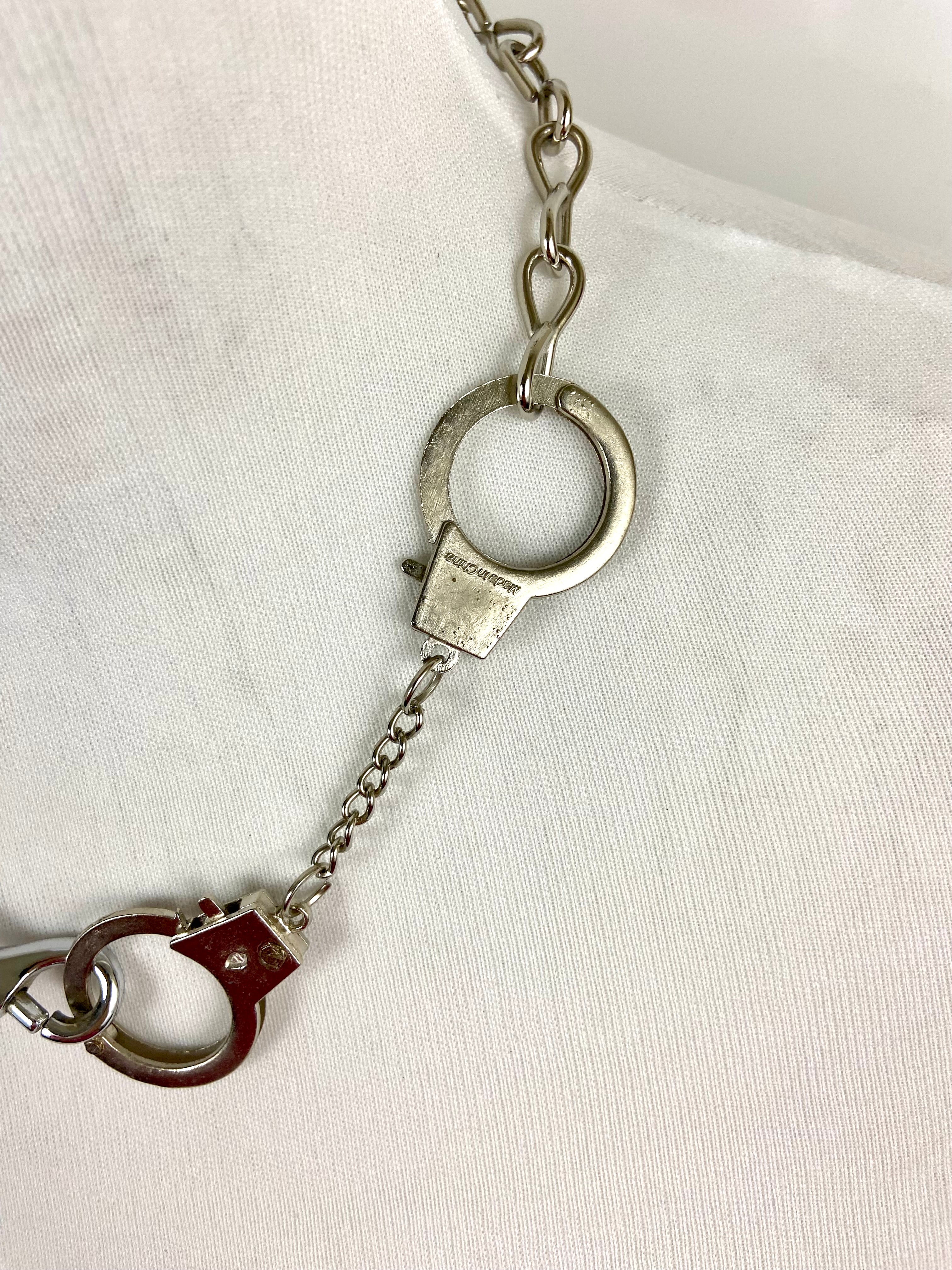 Handcuffs choker