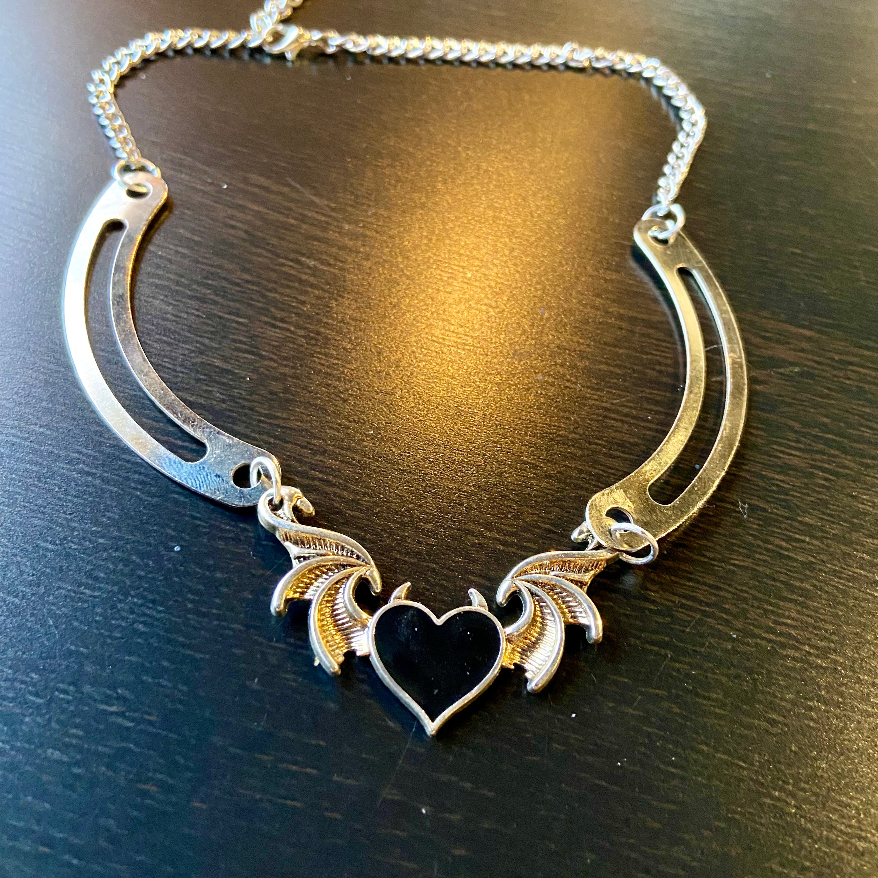 Black heart choker