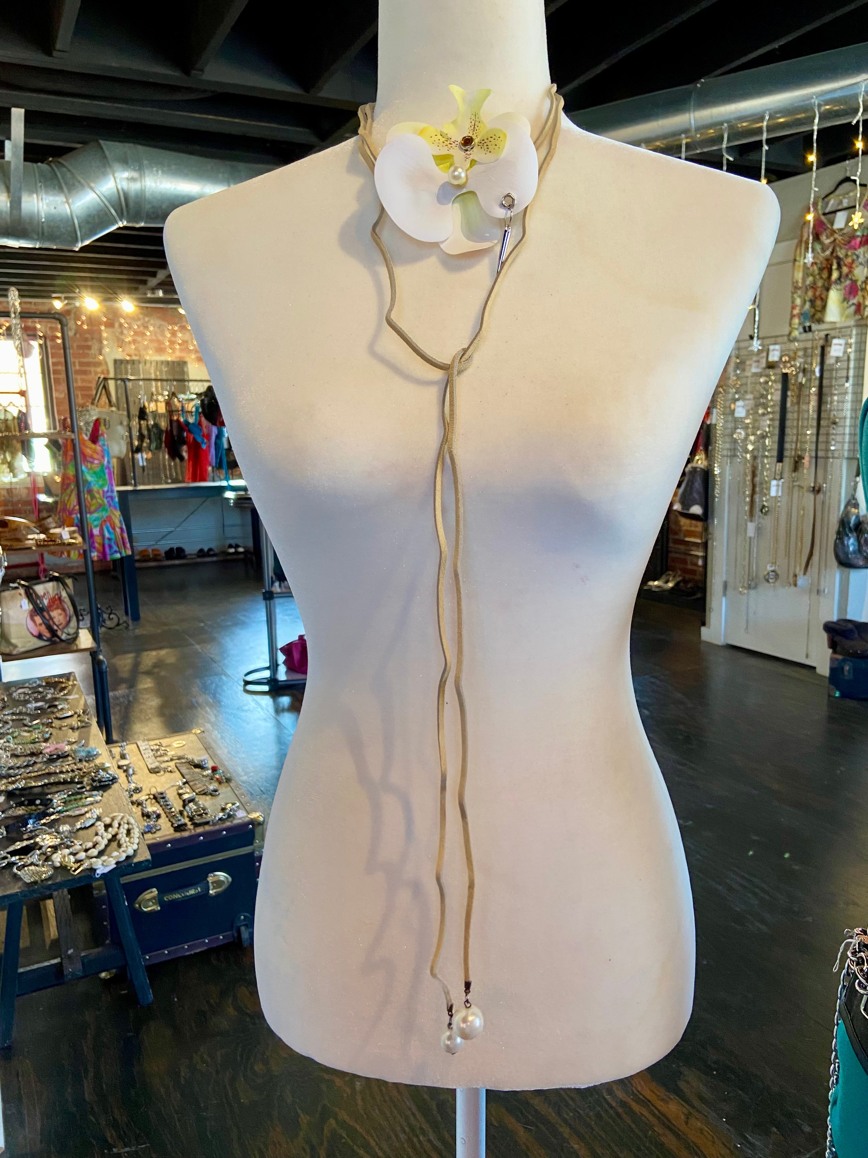 White and yellow flower choker/ belt