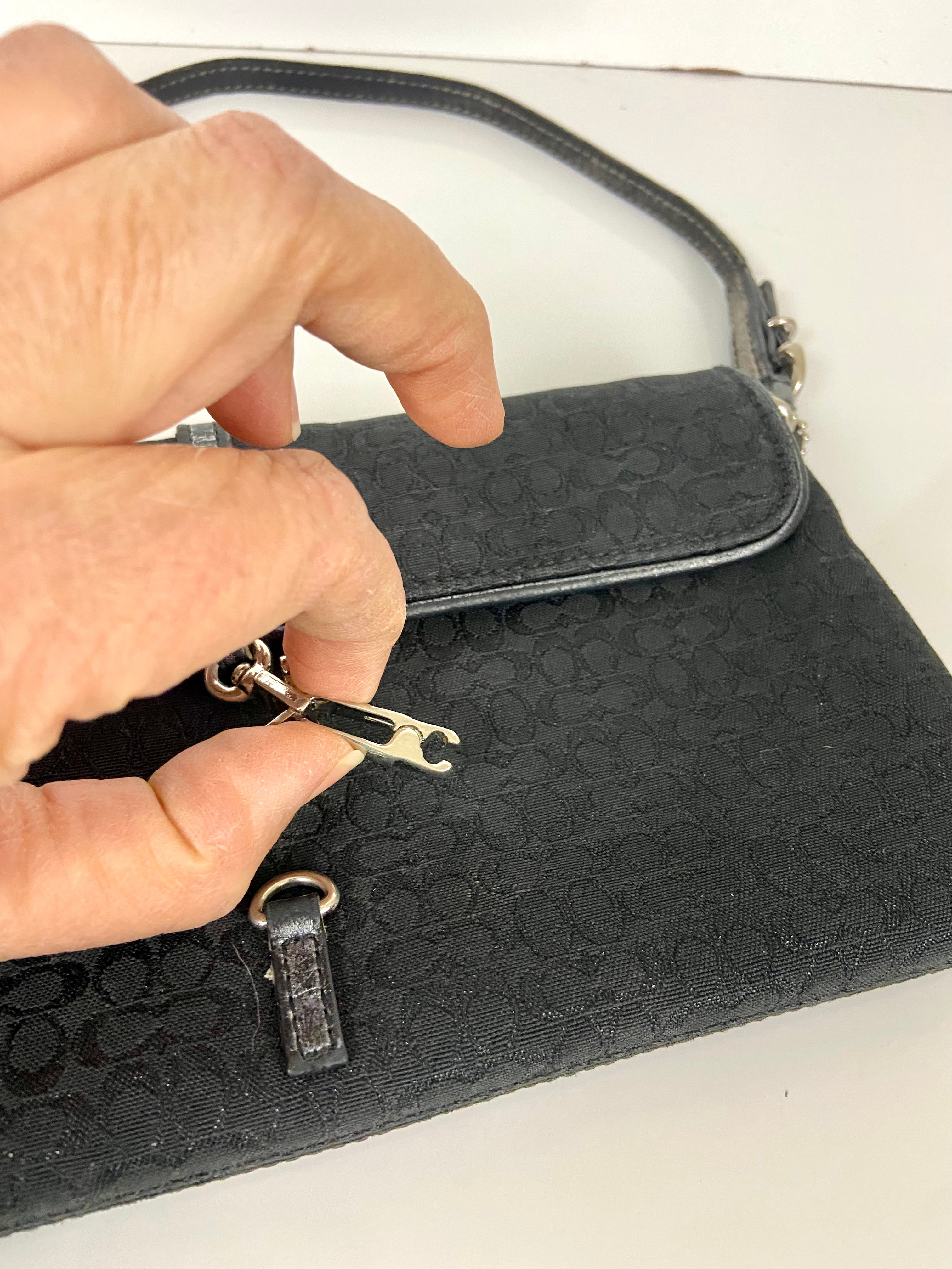 バッグ Coach Signature Demi Clip Flap Purse Coach Signature Clip Demi Flap Shoulder Handbag – Holy Thrift