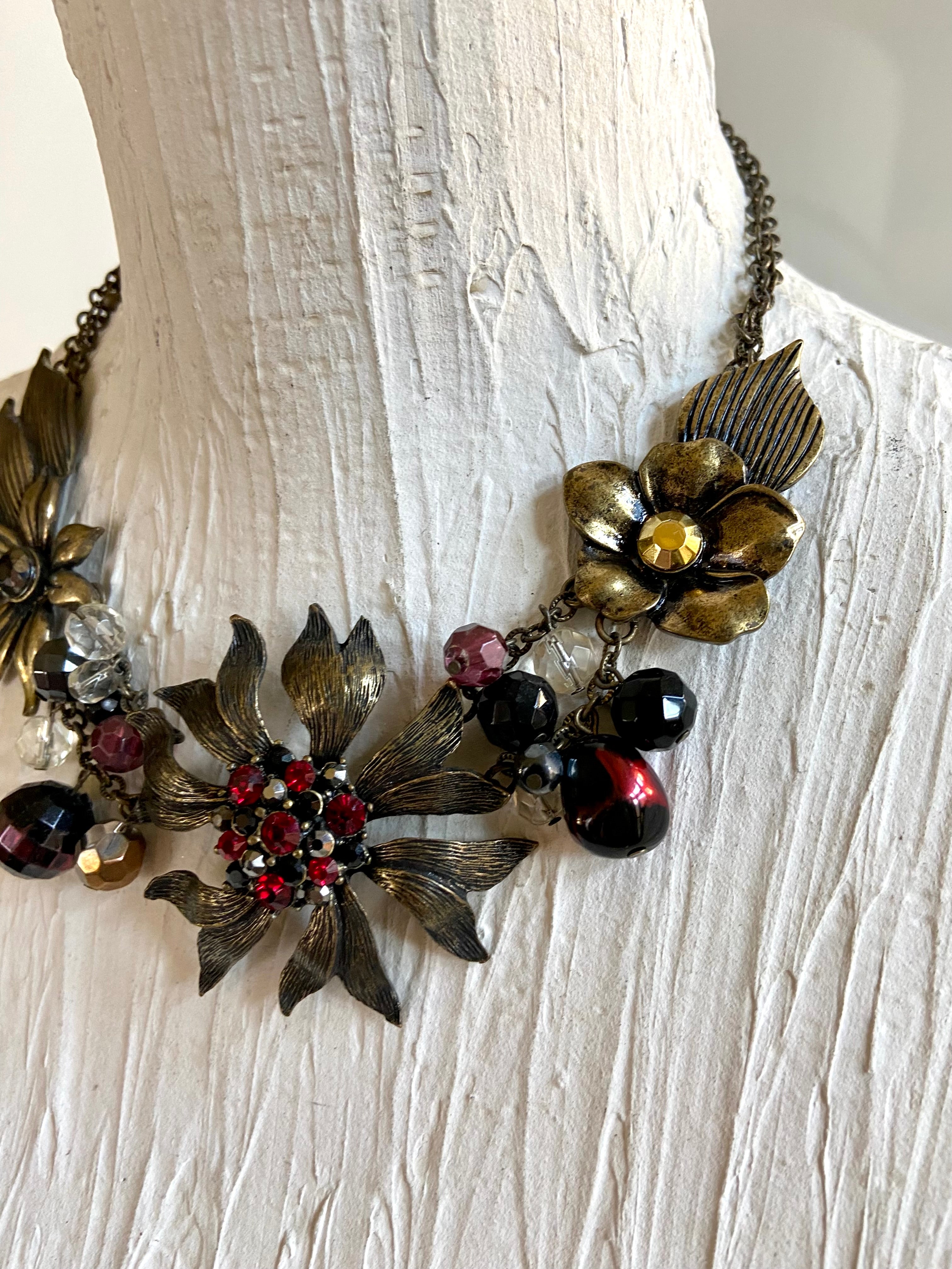 Chunky flower choker