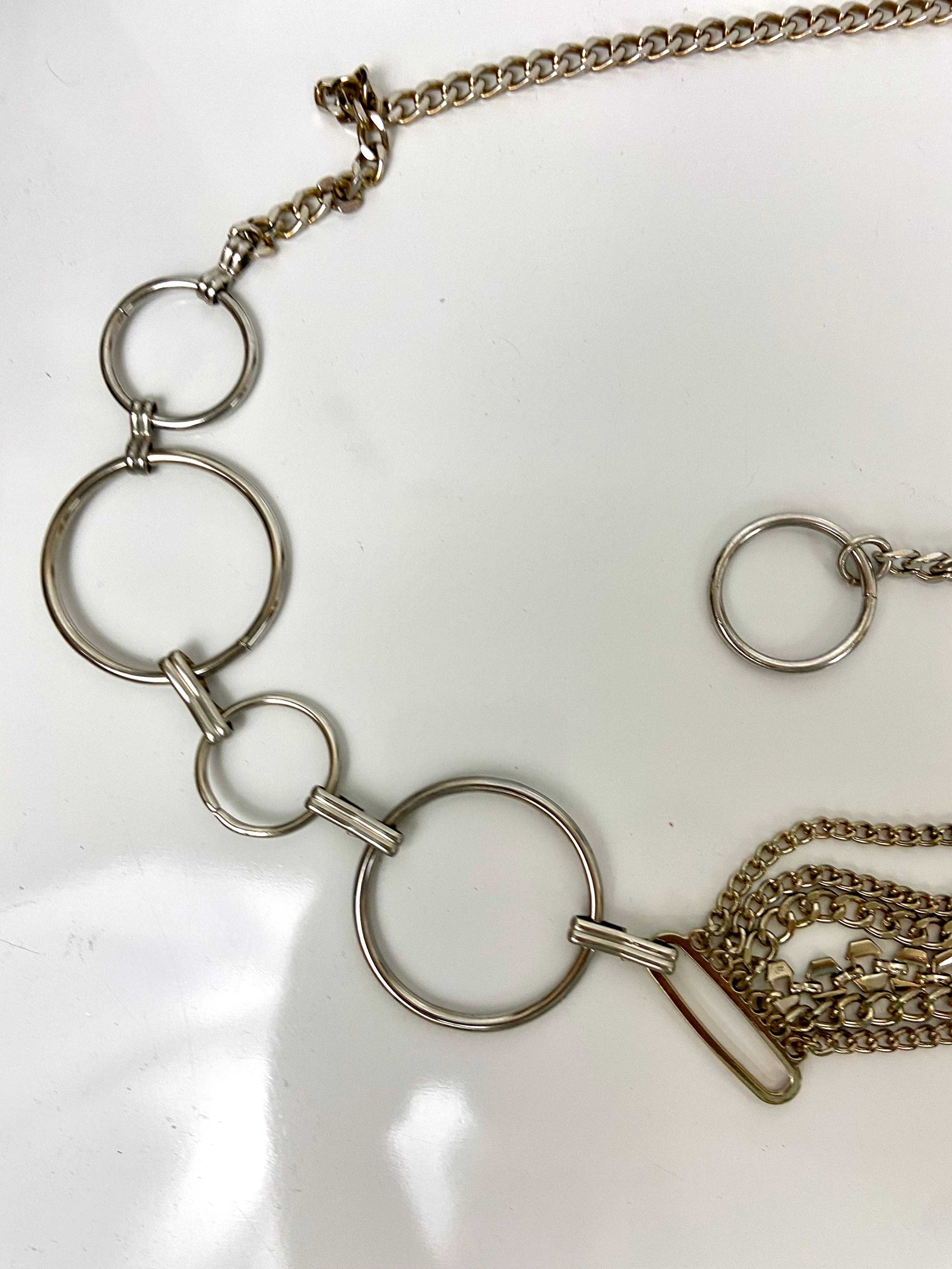 Circle and chain belt