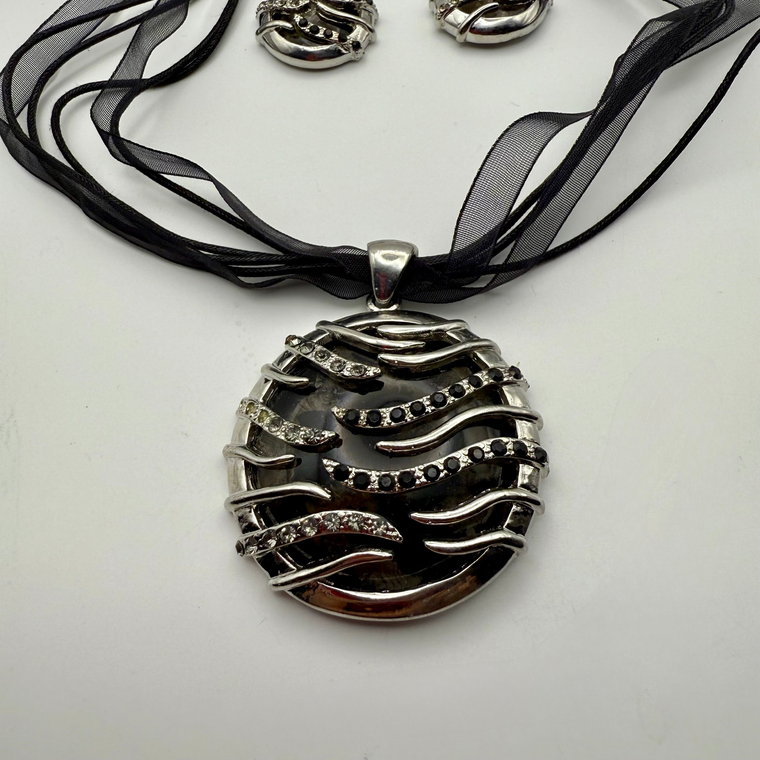 Noir Ripple Glam Set