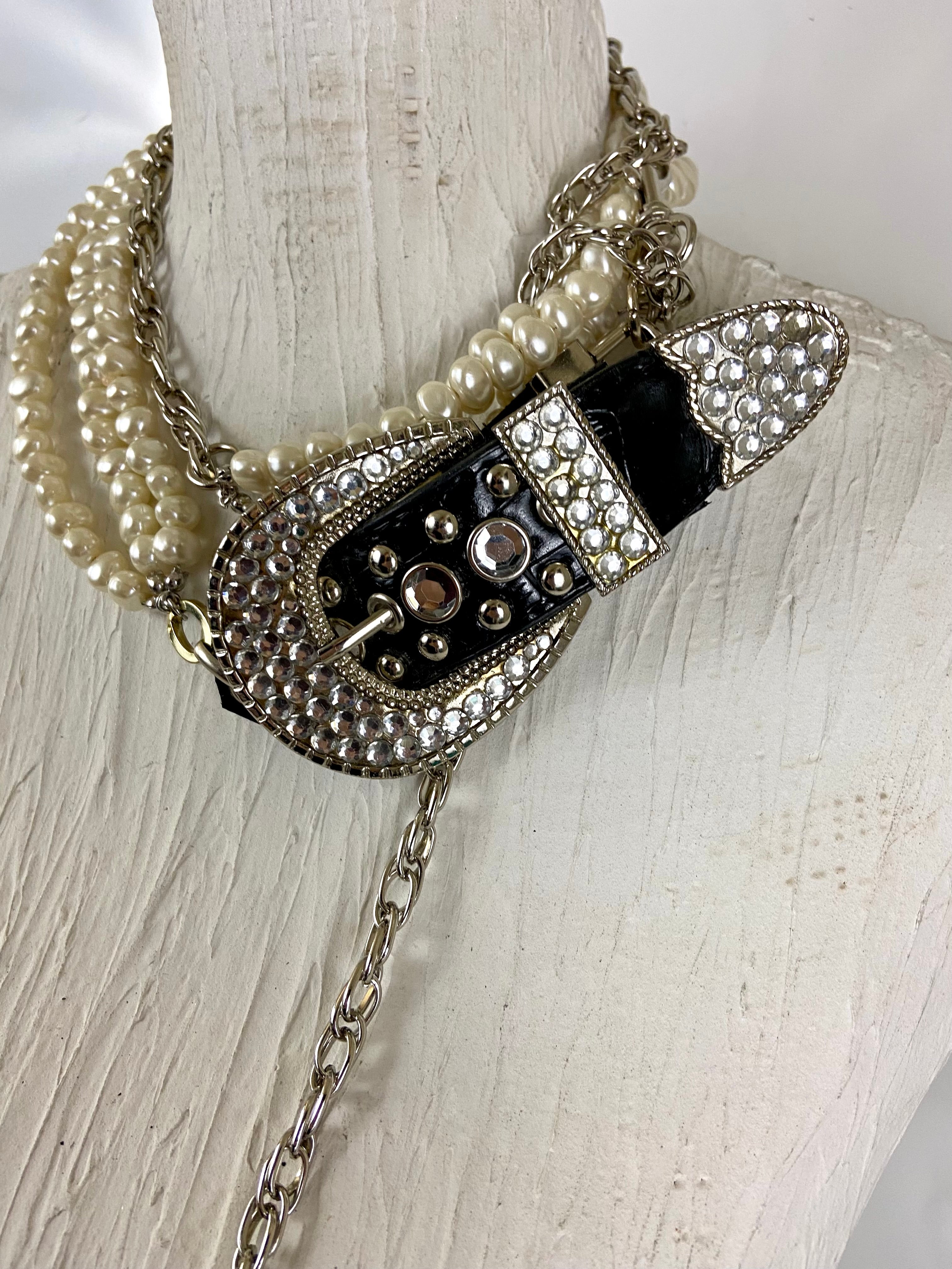 Buckle & beads belt