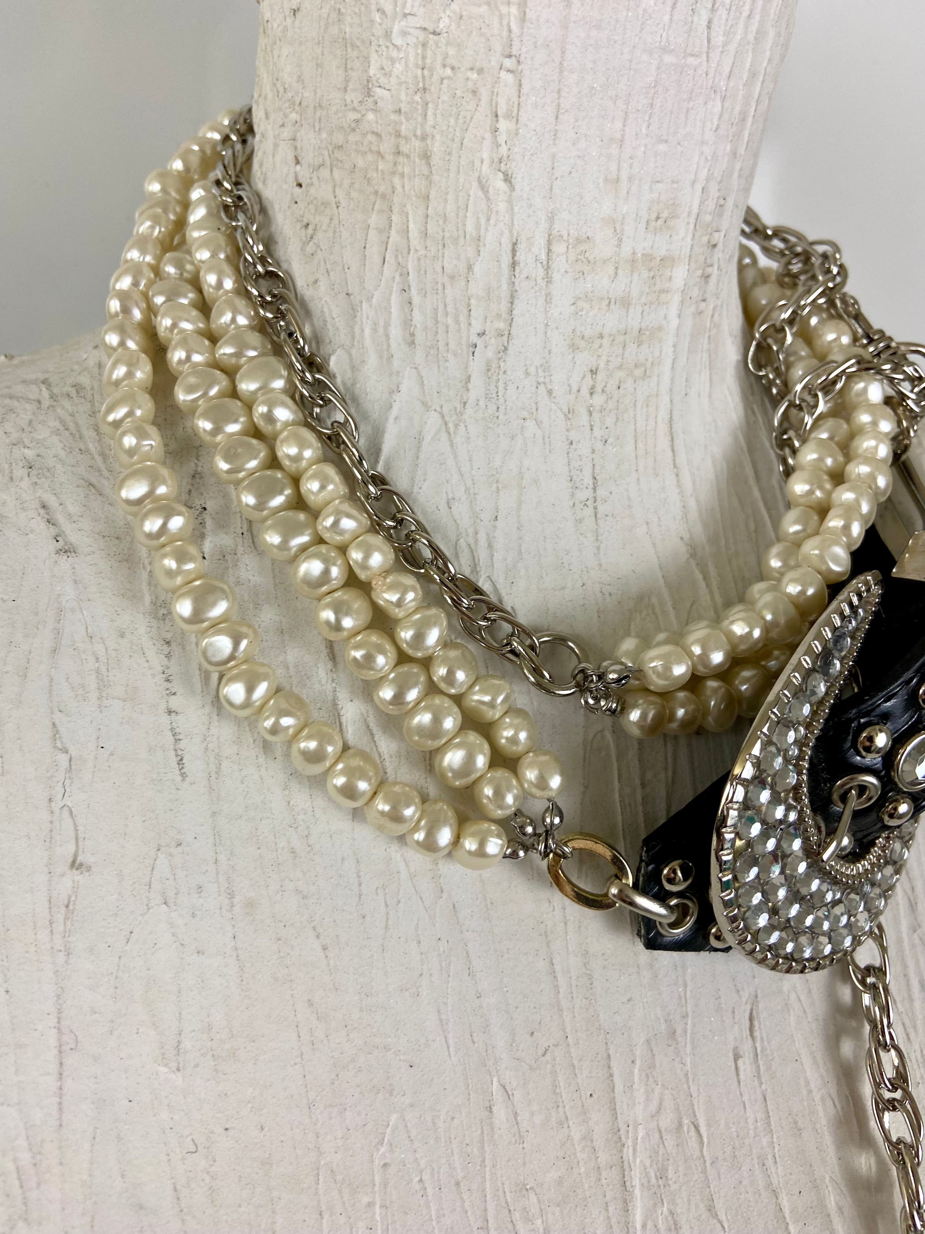 Buckle & beads belt