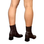 90s Brown Leather Square Toe Ankle Boots (8)