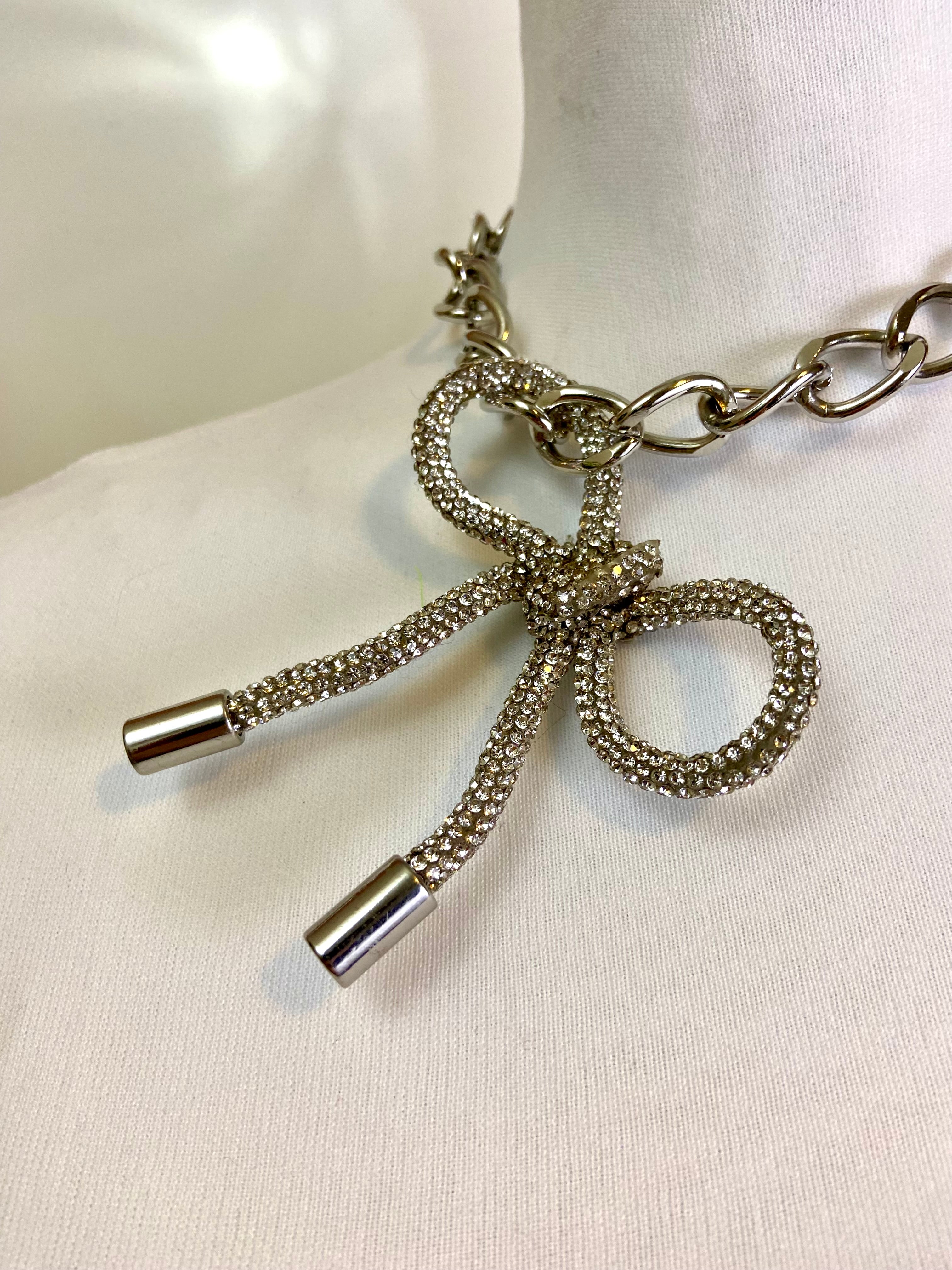 Ribbon choker