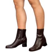 90s Brown Leather Square Toe Ankle Boots (8)