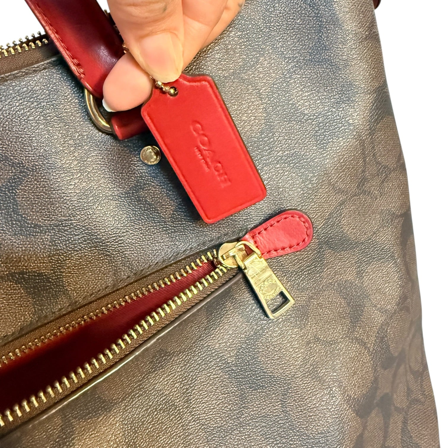 COACH Gallery Tote in Signature Canvas
