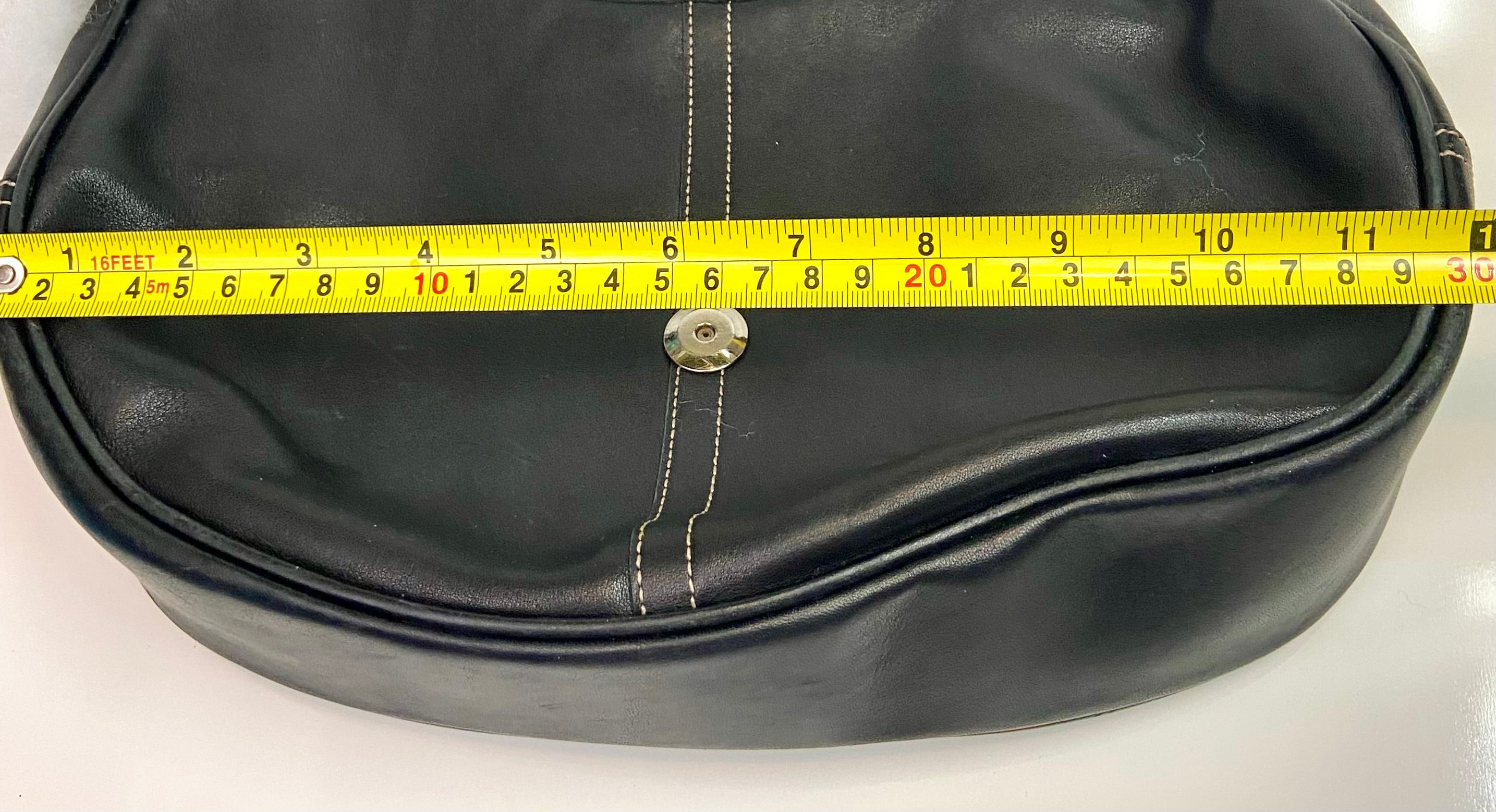 Vintage Coach Hampton leather hobo shoulder bag.