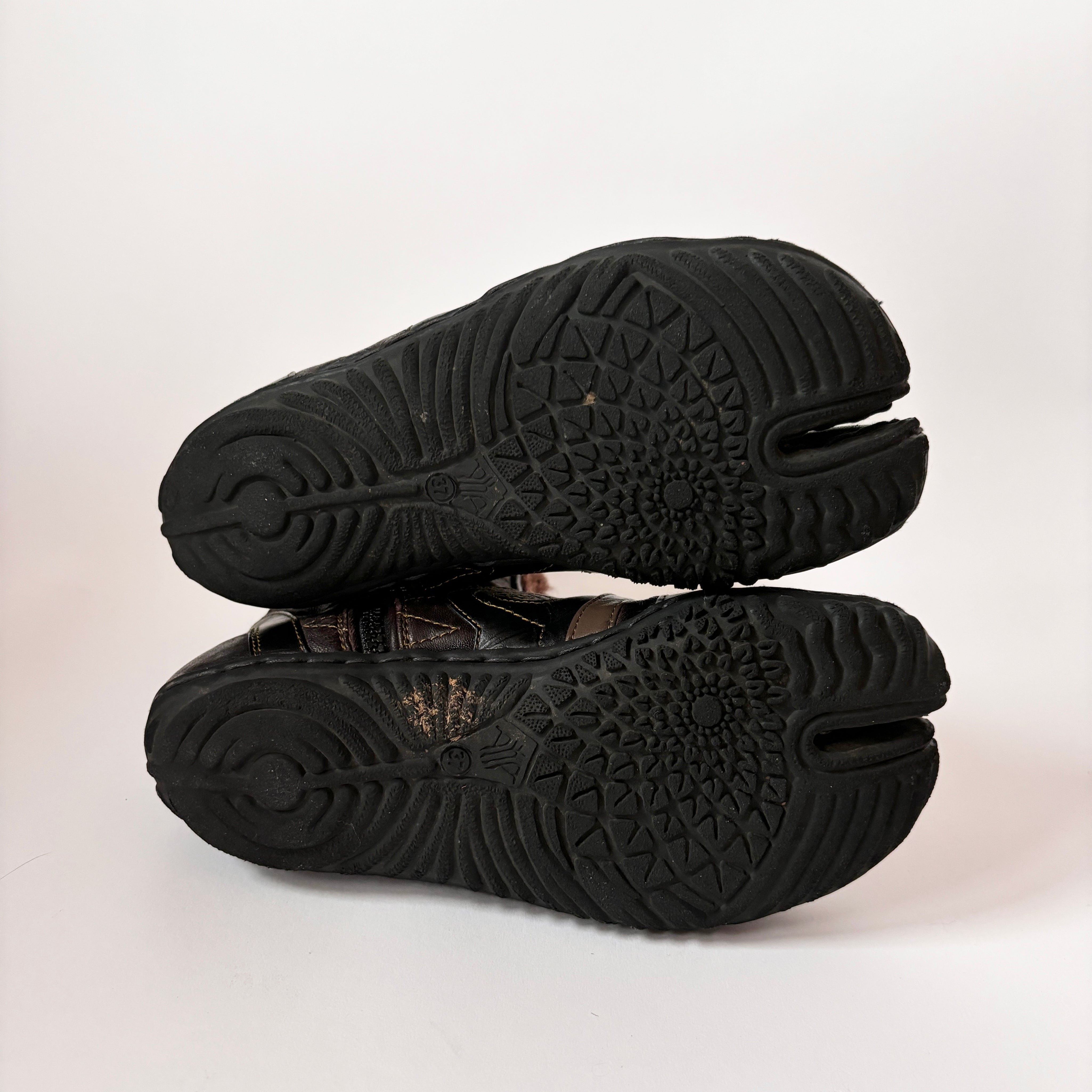 Medieval Weird Girl Boots (6.5)