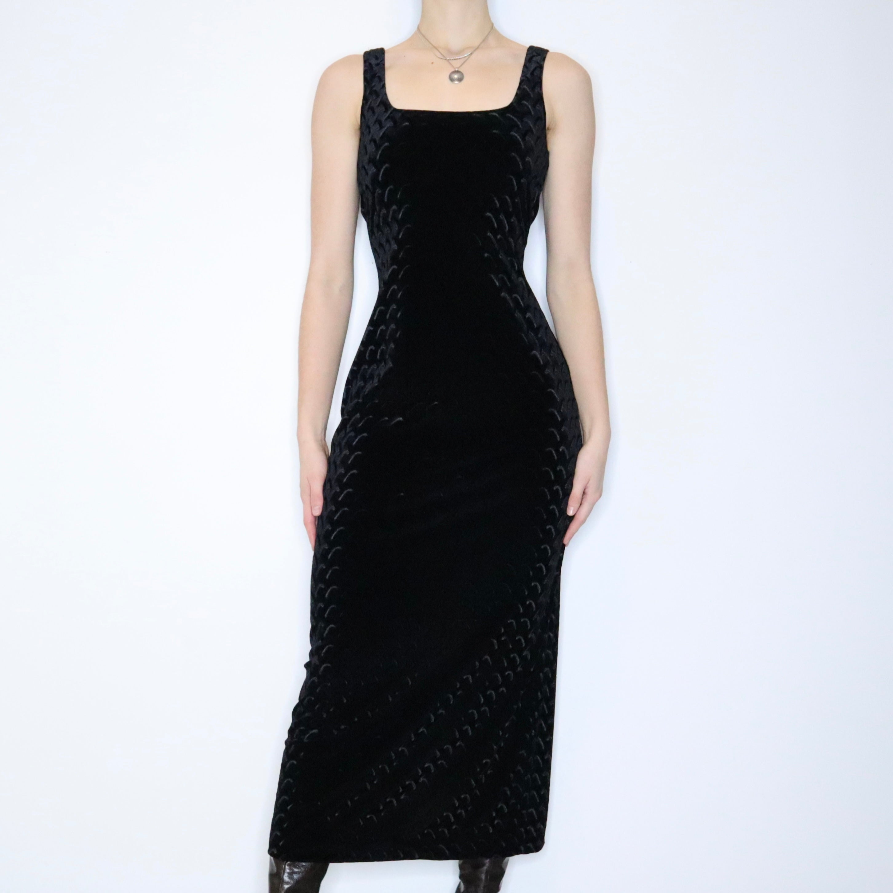 90s Elegant Black Velvet Printed Gown (M)