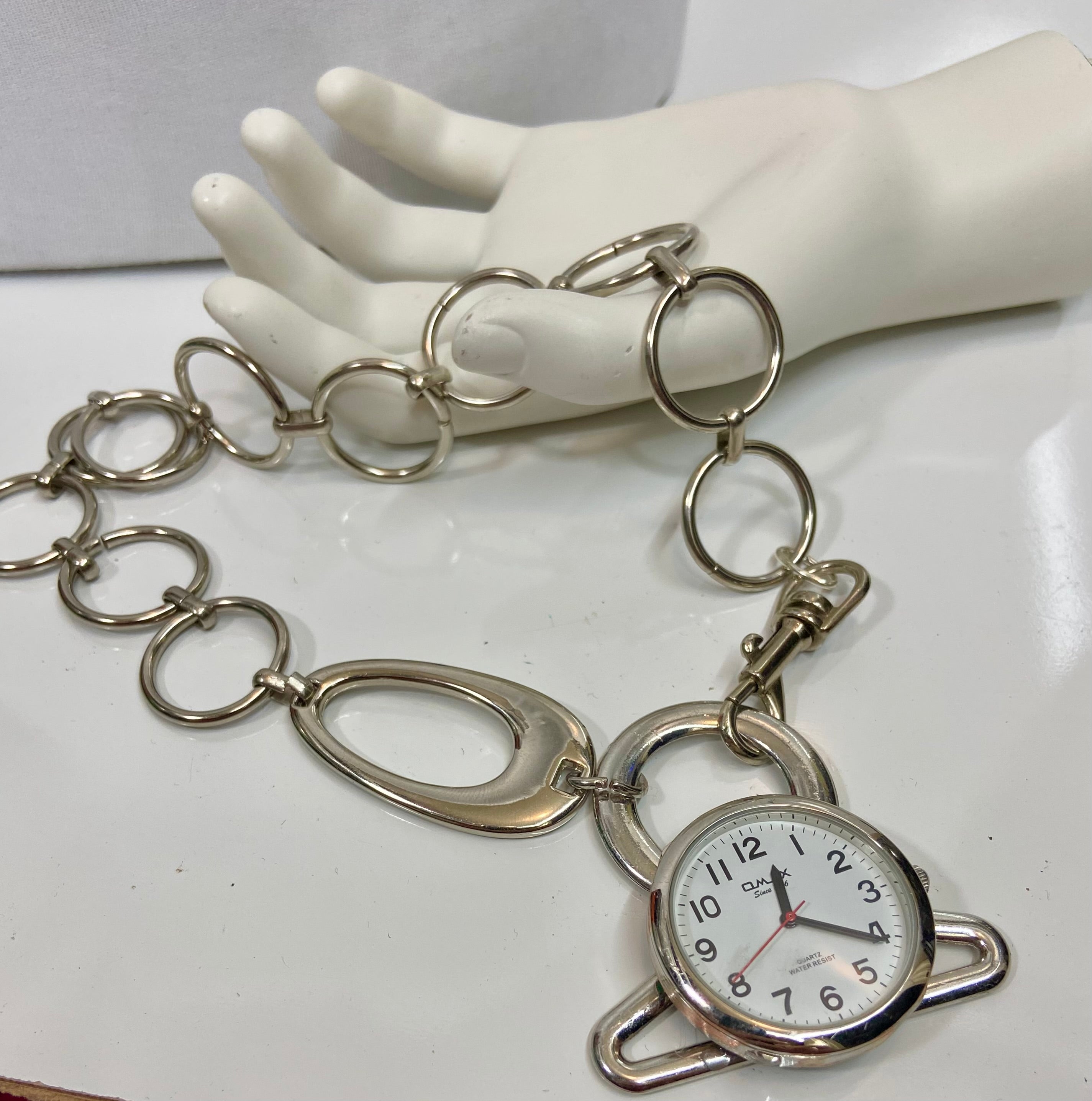 Round watch choker