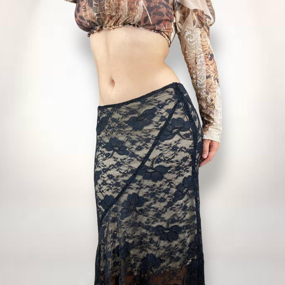 2000s Pixie Hem Lace Skirt (Medium)