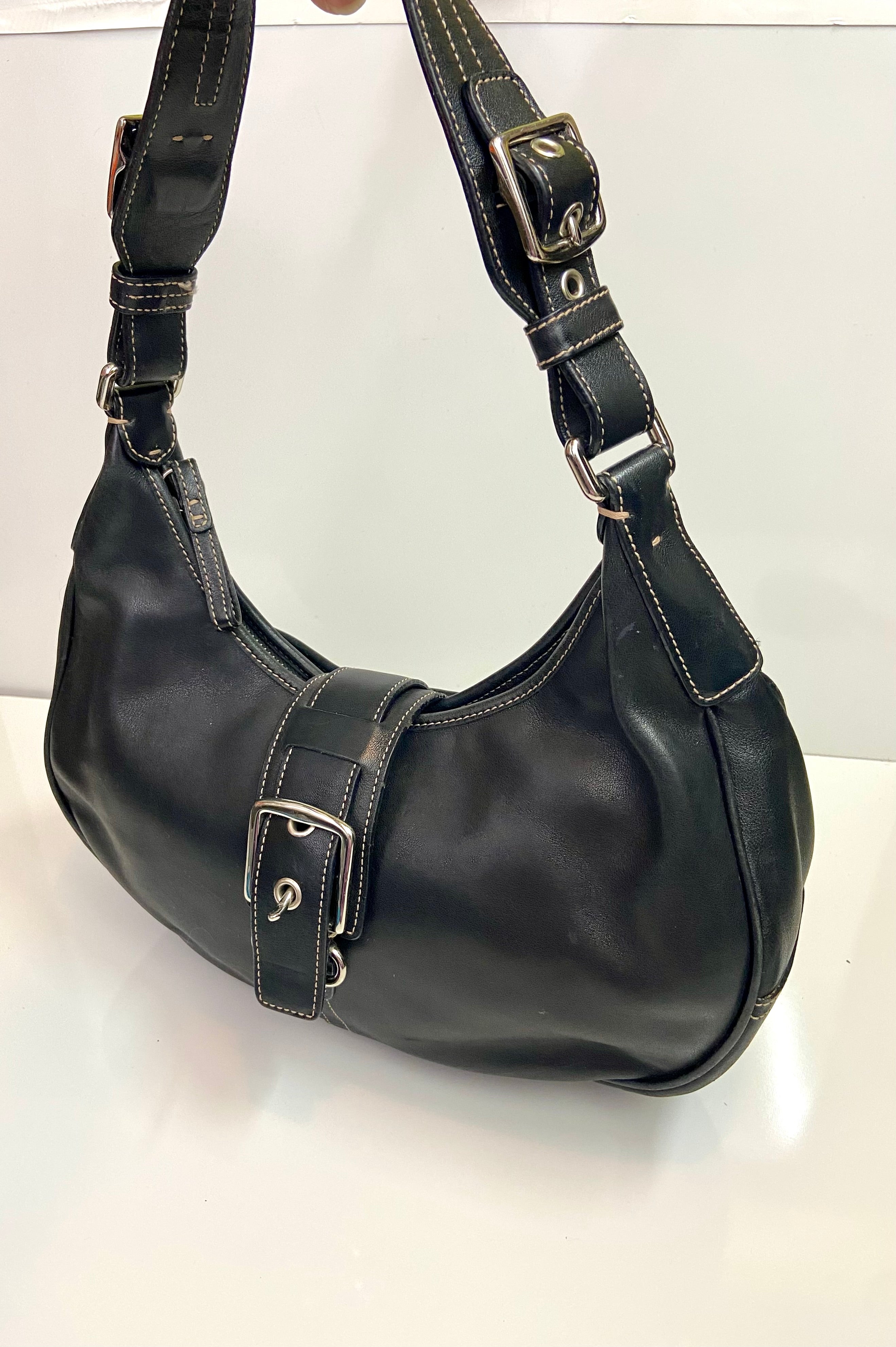 Vintage Coach Hampton leather hobo shoulder bag.