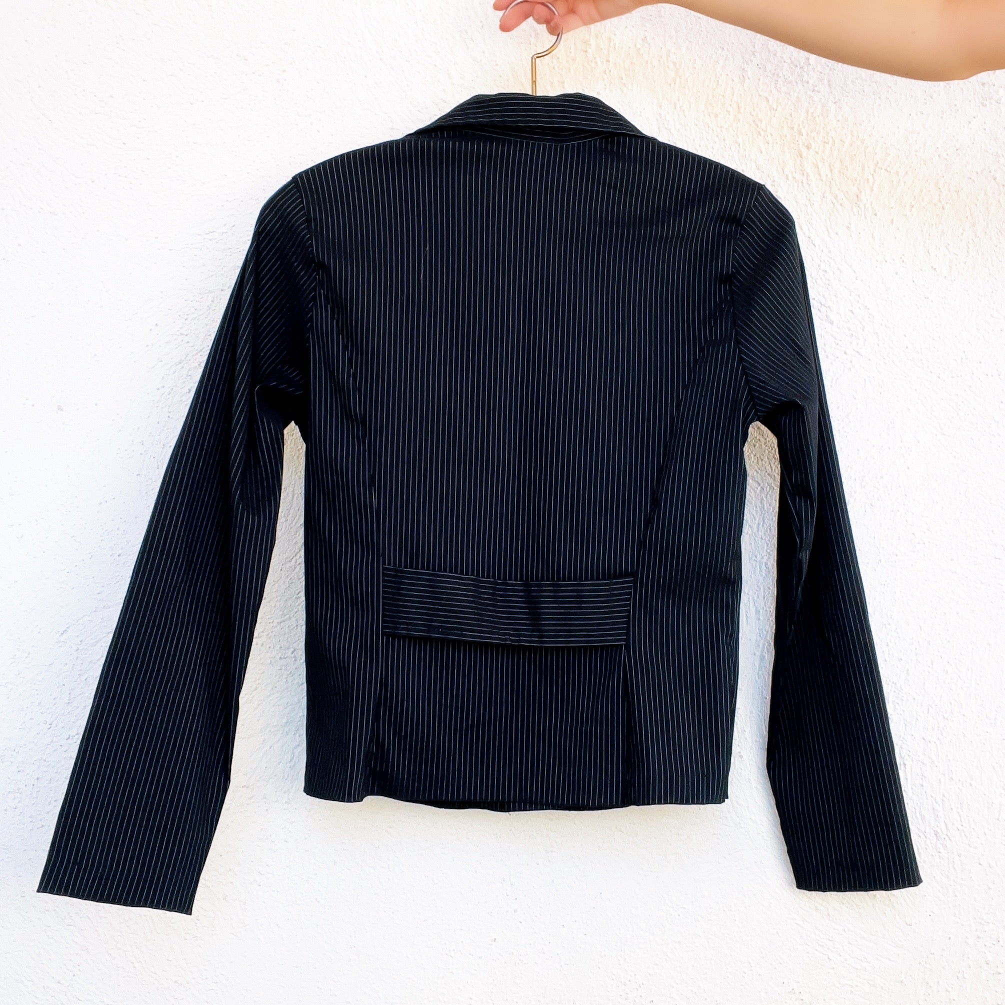 90s Fitted Black Pinstriped Blouse (S/M)