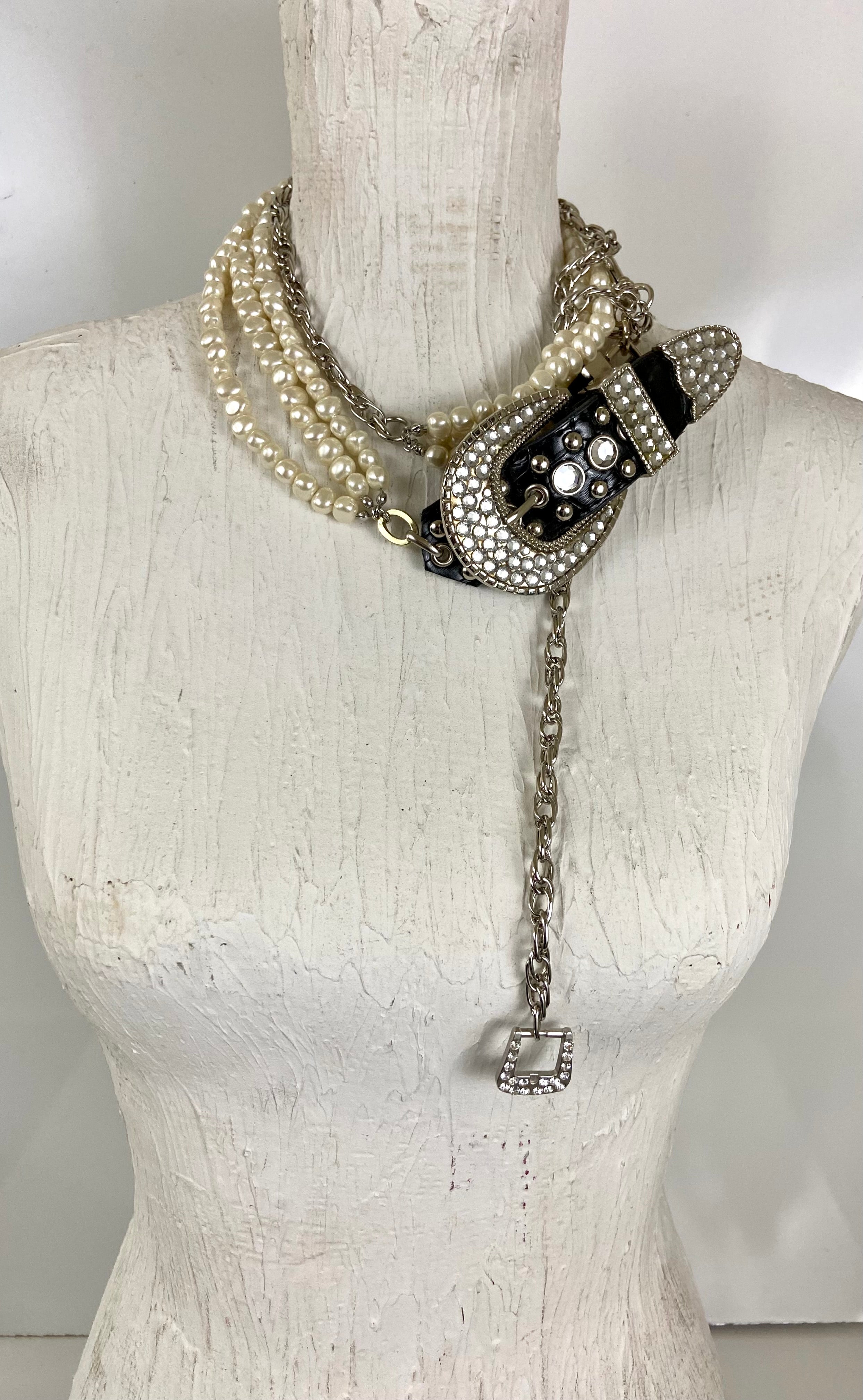 Buckle & beads belt