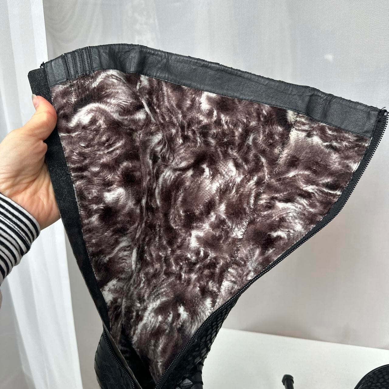 2000s Faux Croc Leather Boots (6)