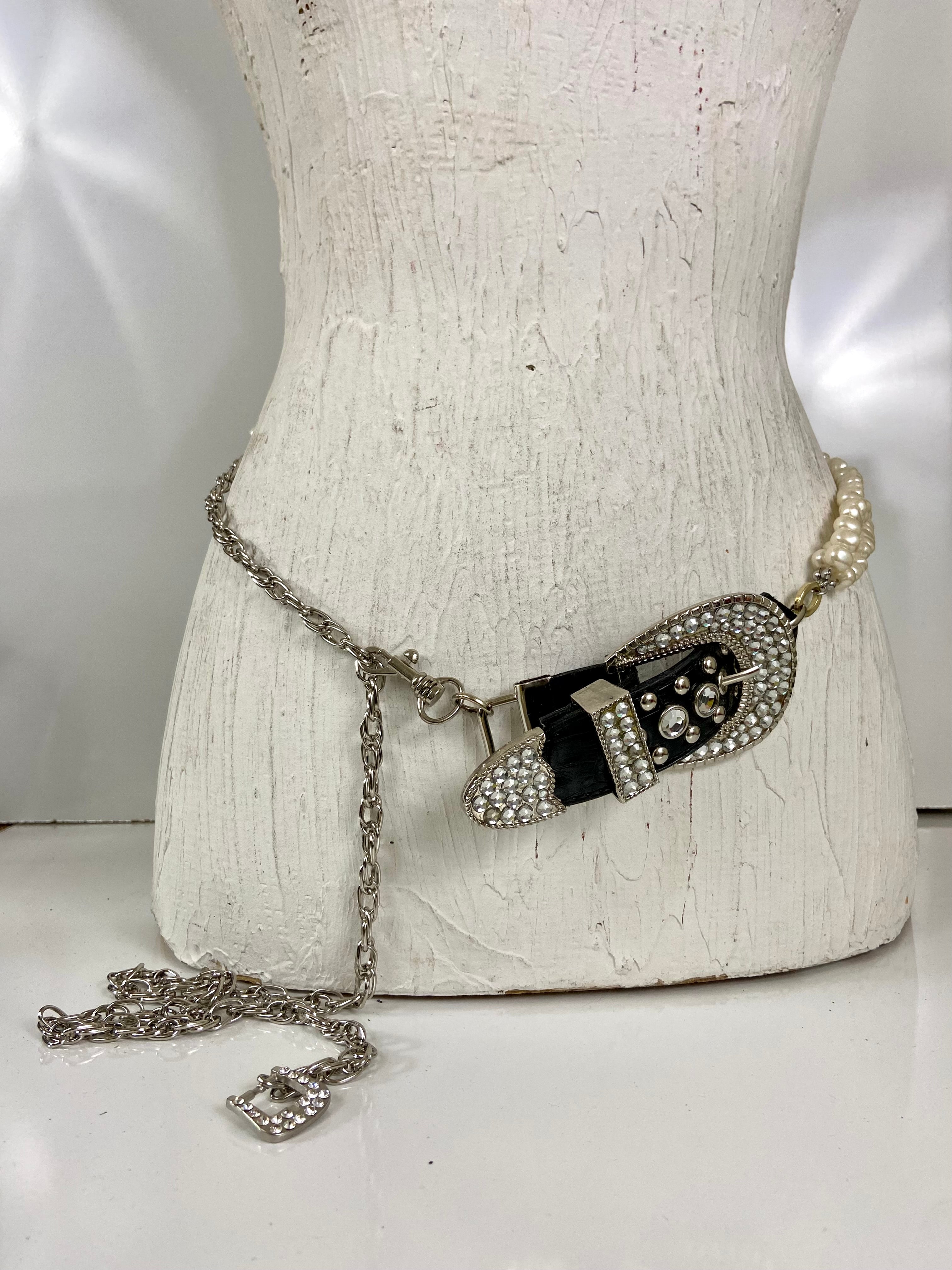Buckle & beads belt