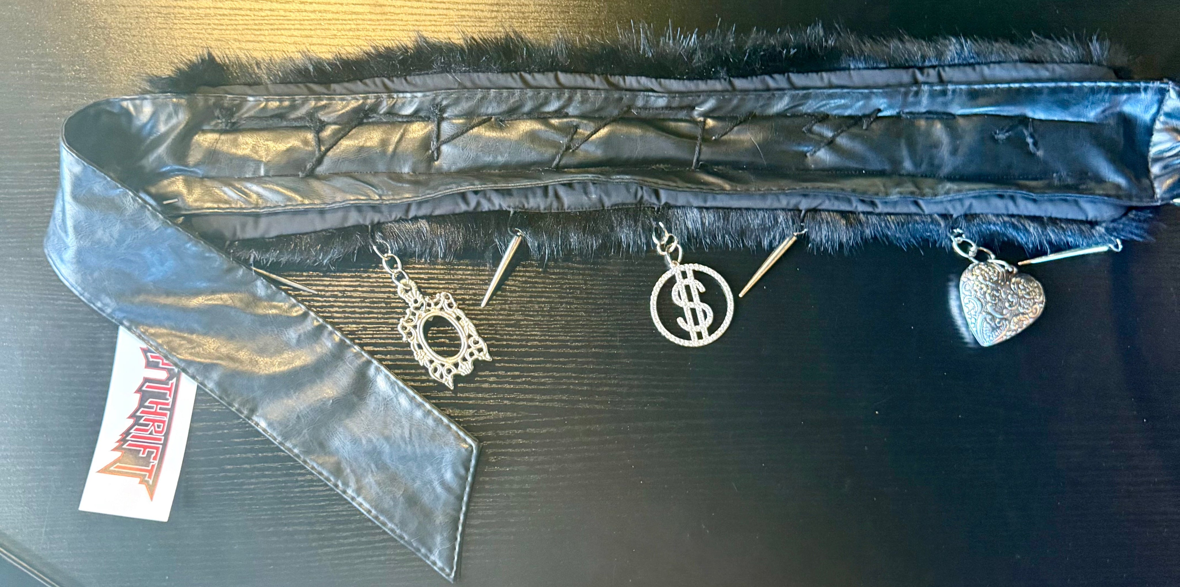 Luck & cash belt / top