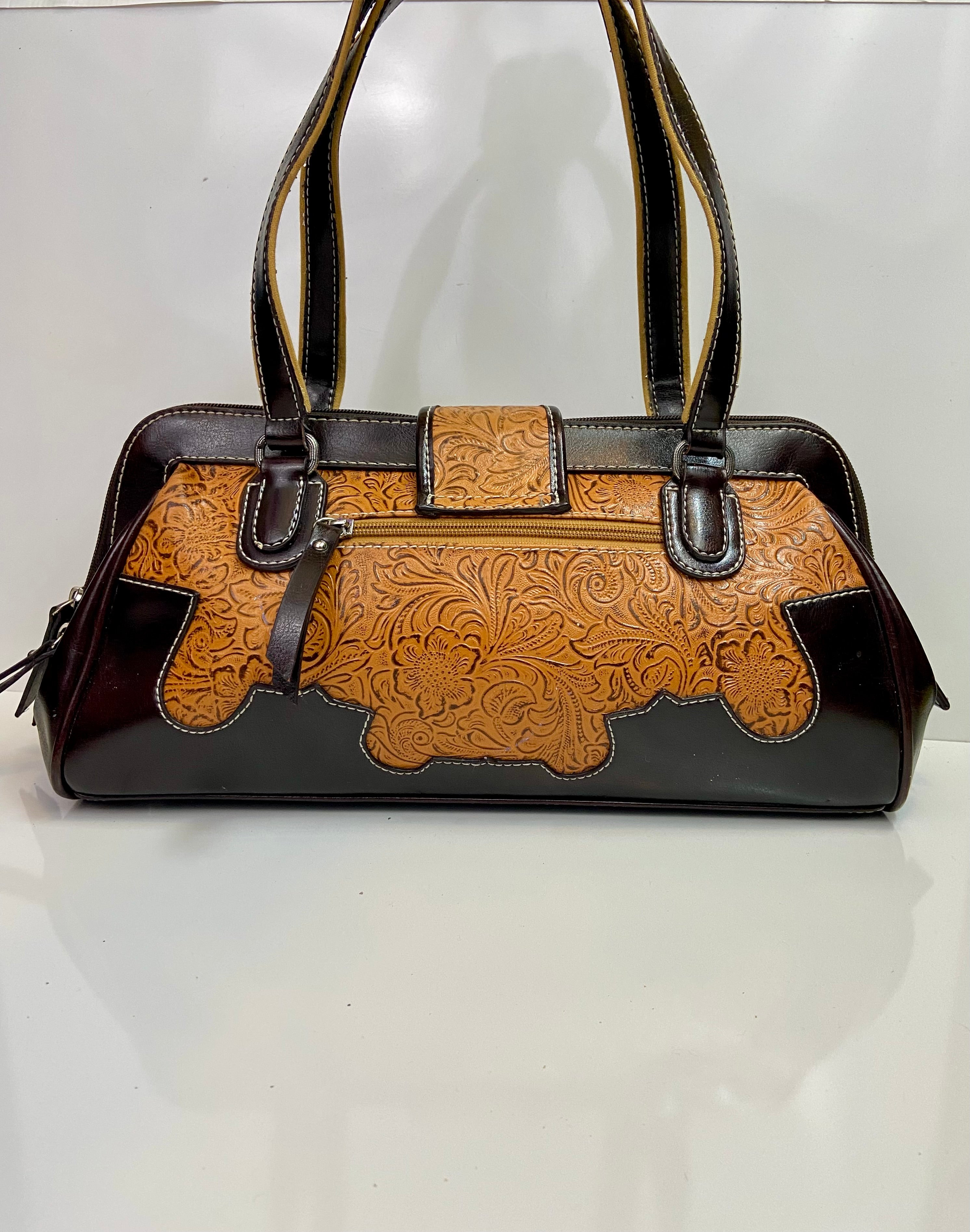 Bingham Western Purse & wallet Brown
Clear Studs