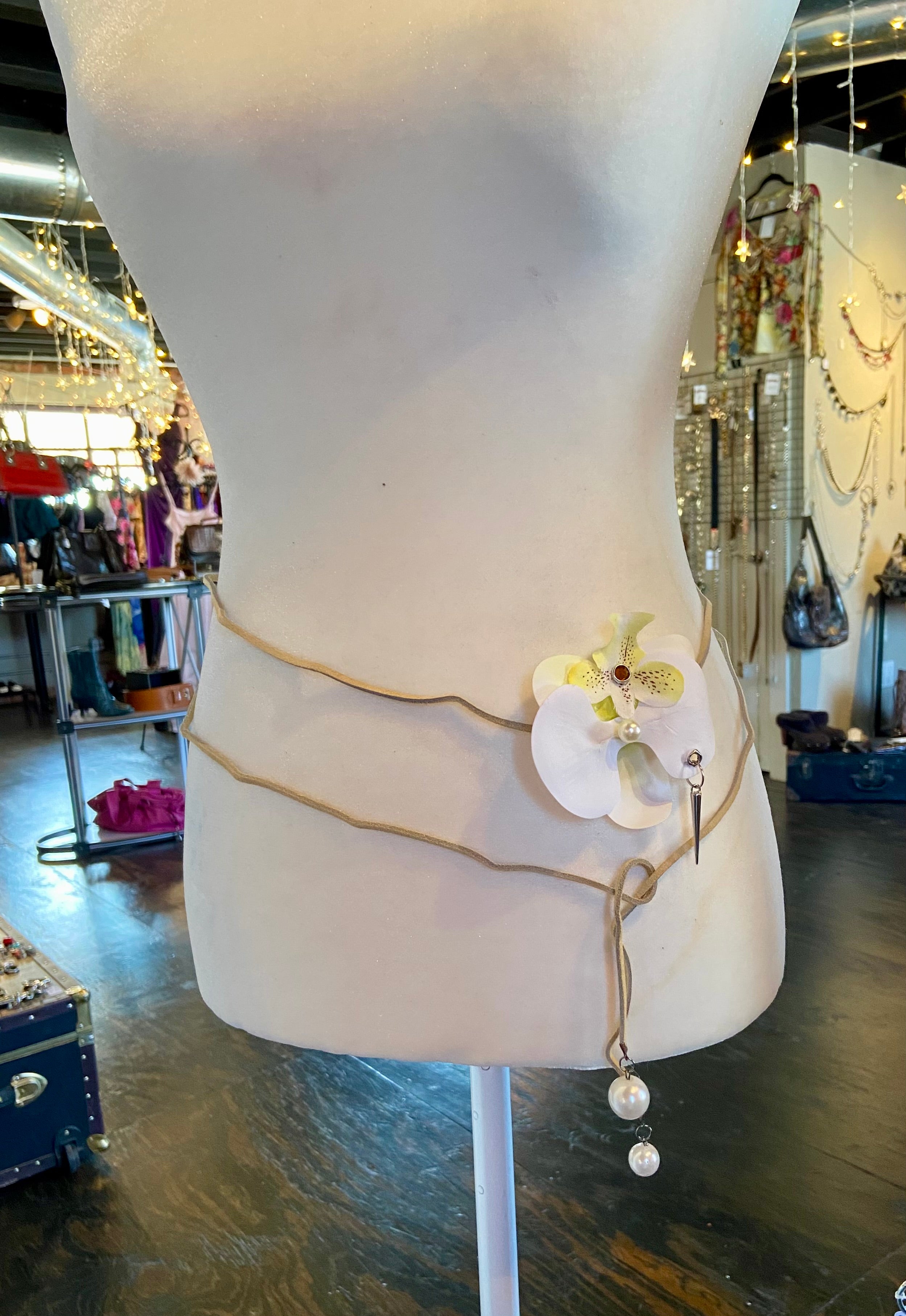 White and yellow flower choker/ belt