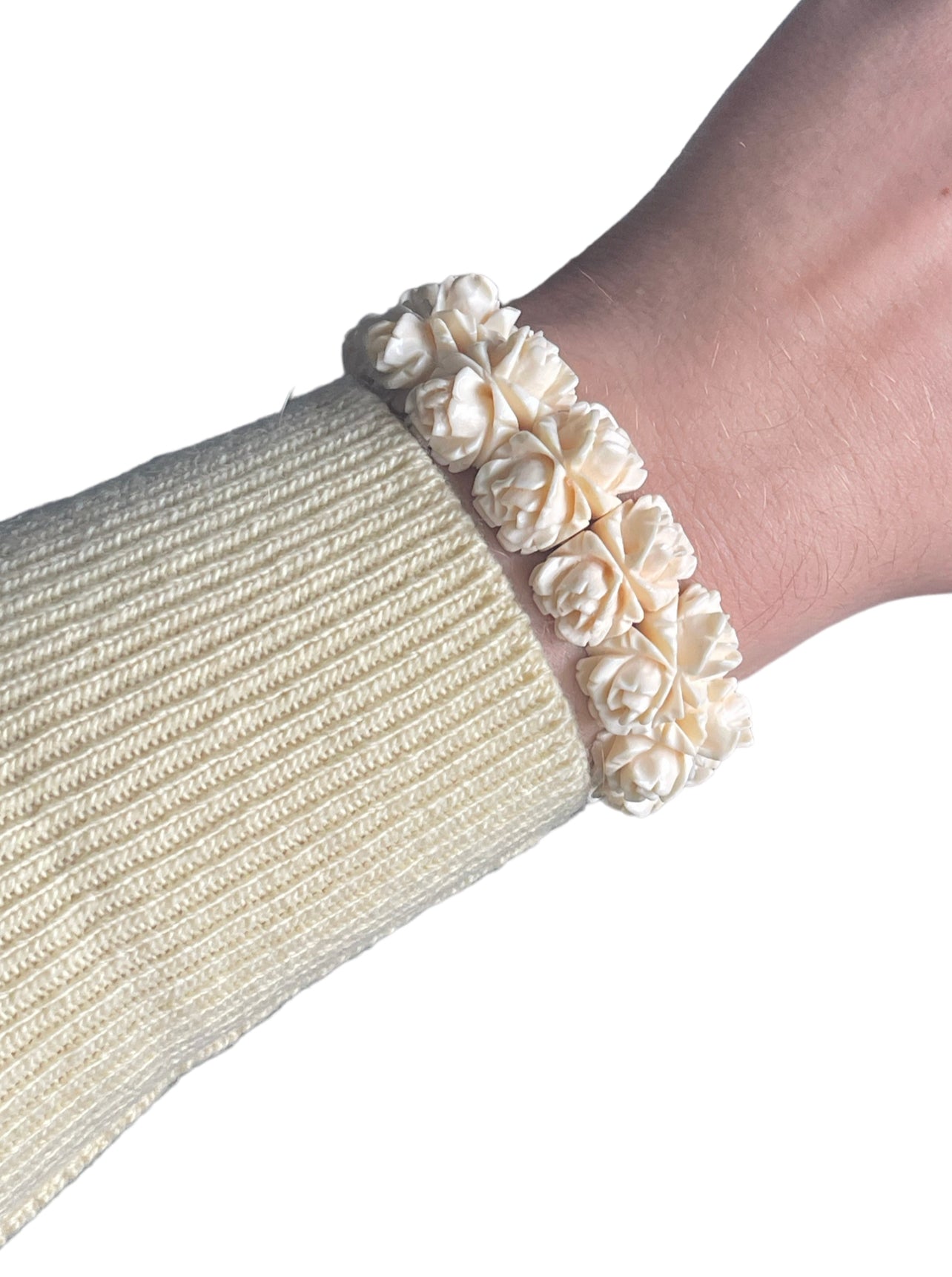 Vintage 1950s Mid-Century White Bone Carved Flower Stretch Bracelet