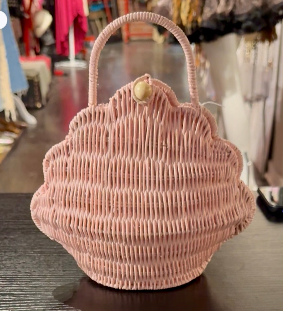Pink Clamshell Wicker purse